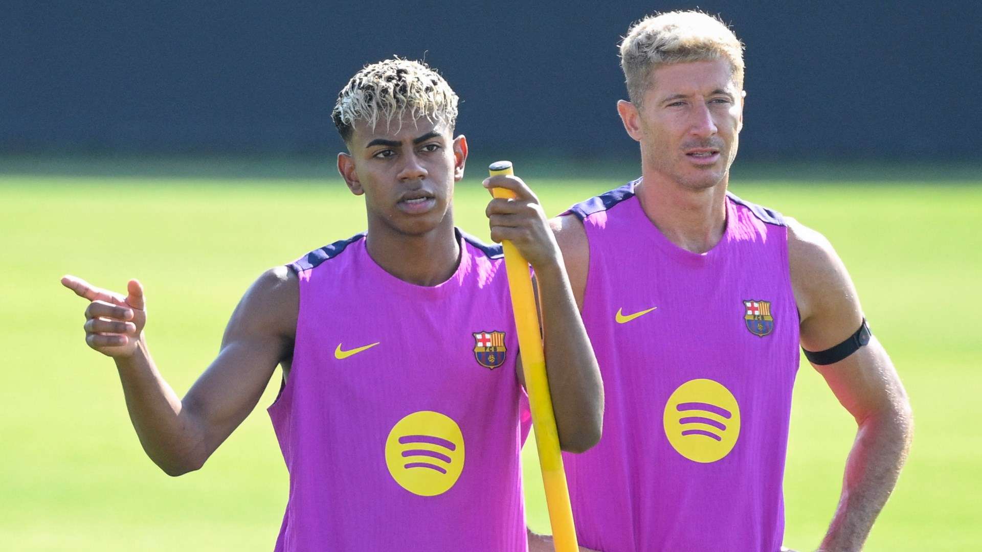 Lamine Yamal Robert Lewandowski Barcelona 2025