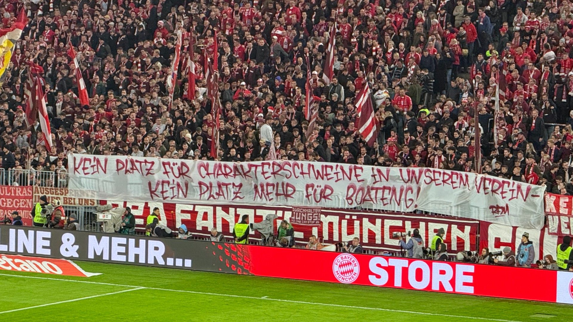 BAYERN FANS JEROME BOATENG