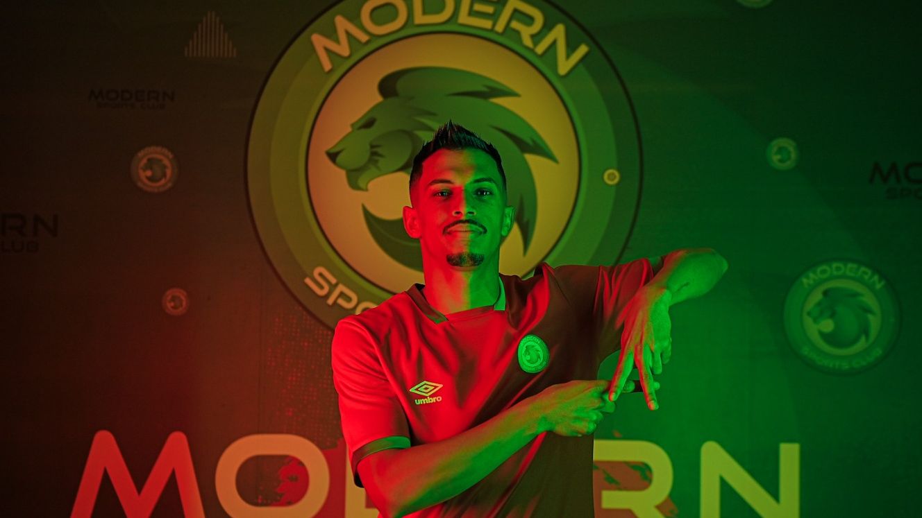 آدم رجم لاعب مودرن سبورت الجديد