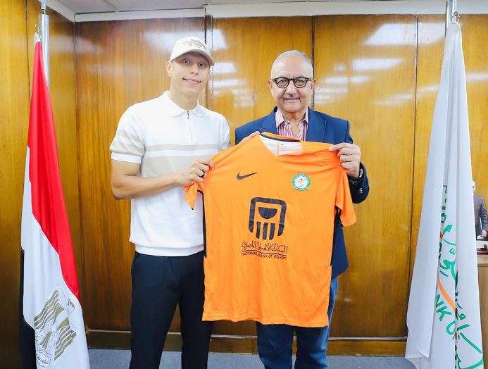 عمرو الجزار لاعبا في البنك الأهلي