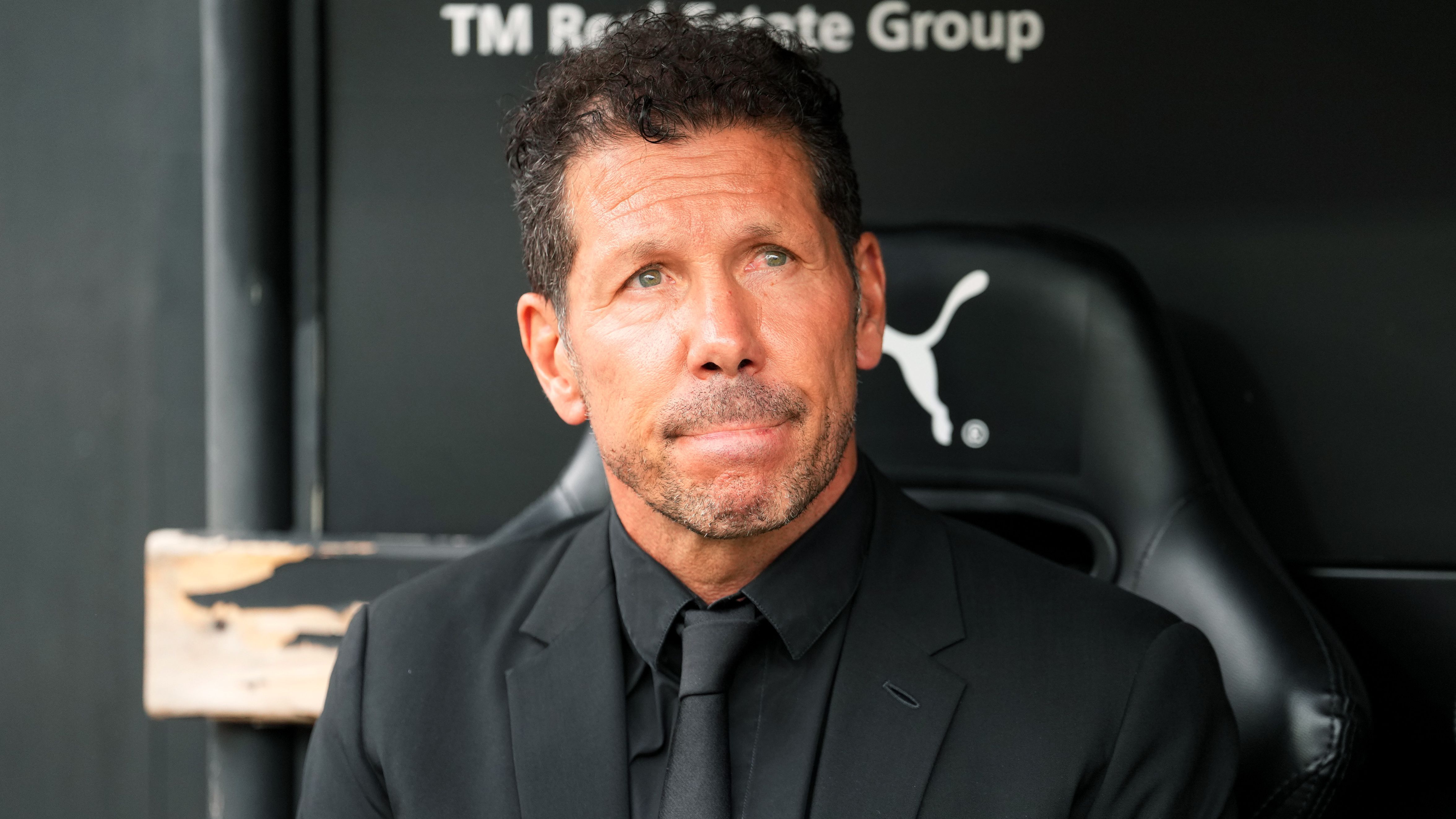 بسبب ألفاريز.. سيميوني يقف في وجه جماهير أتلتيكو مدريد