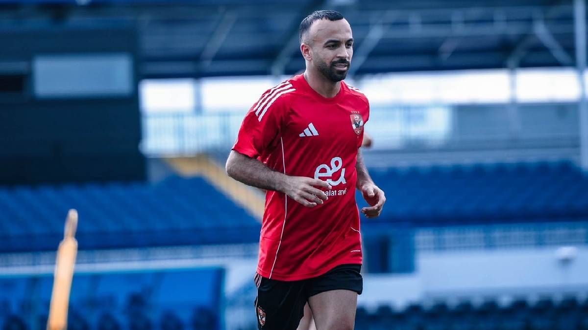 محمد مجدي أفشة نجم الأهلي المصري