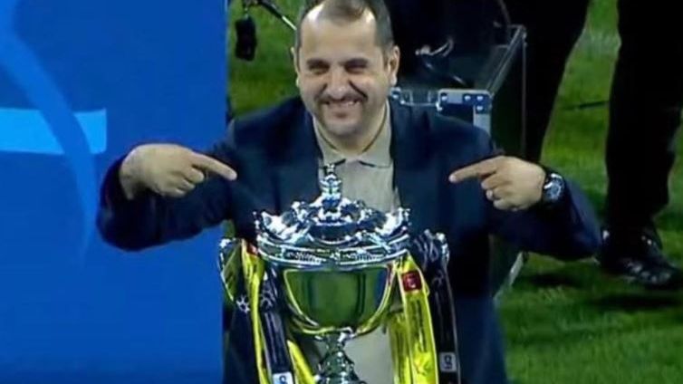 Photo du nouveau conseil administratif du Hussein Irbid lors d une conférence