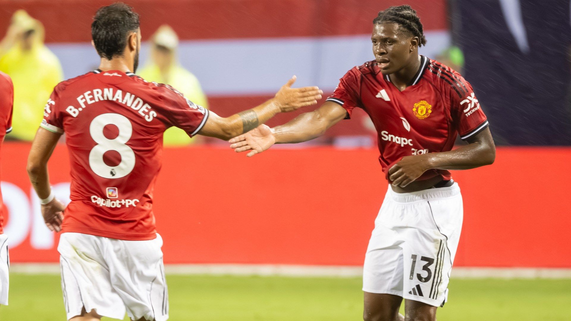 Patrick Dorgu, Bruno Fernandes, Manchester United 