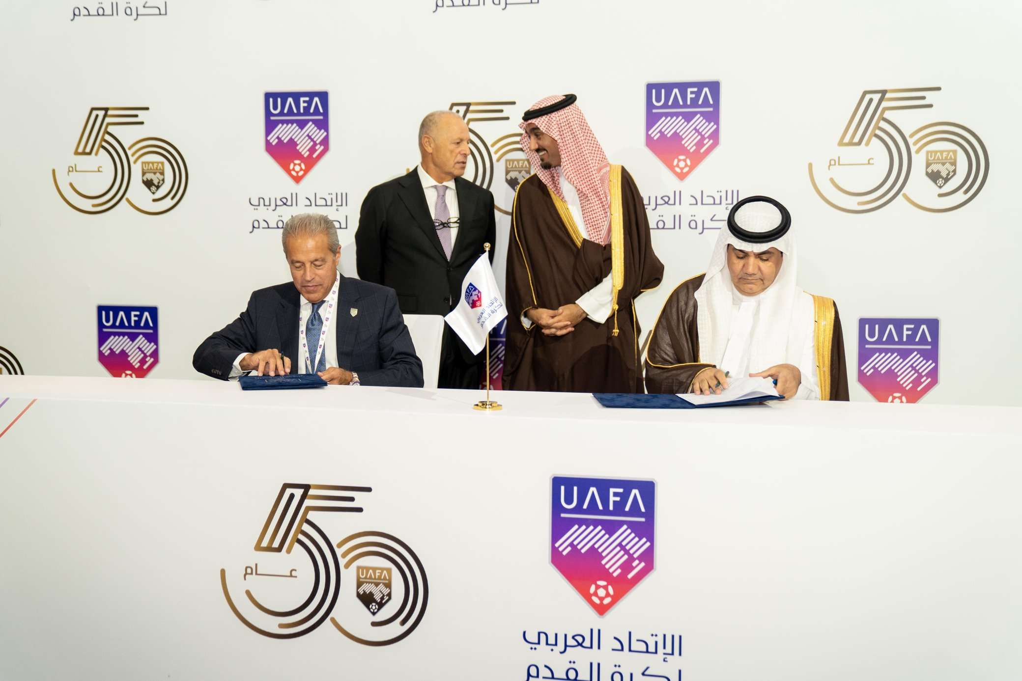 توقيع اتفاقية استضافة البطولات العربية