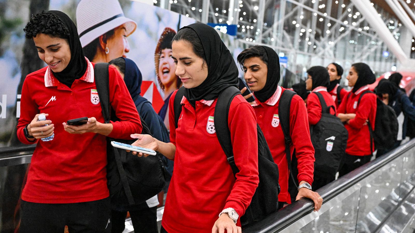 مدربة إيران ترد على اتهامات الخيانة: الخطأ الأكبر ارتكبه الموجودون في الوطن