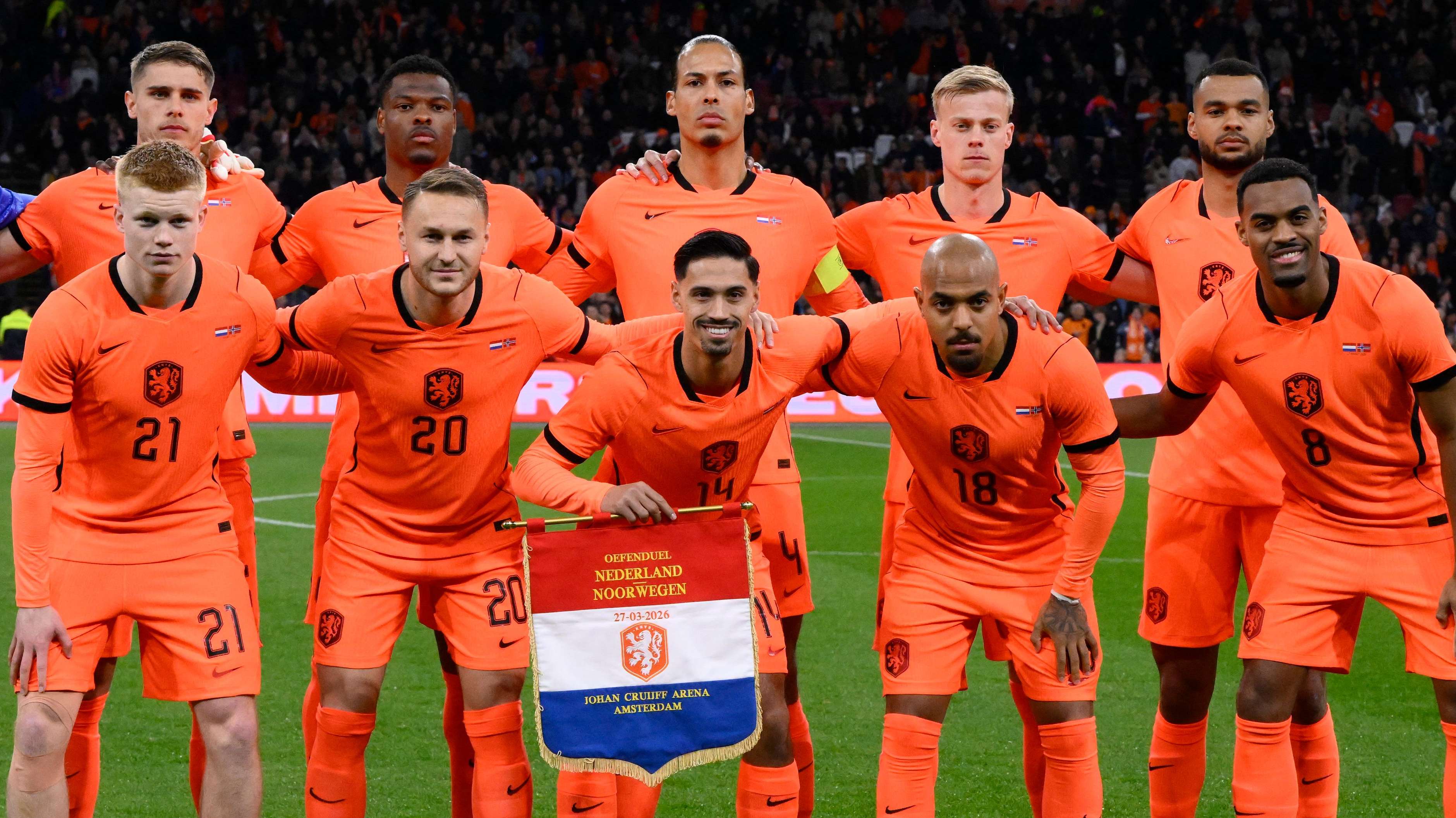 Nederland Nederlands elftal Oranje Bart Verbruggen Micky van de Ven Denzel Dumfries Virgil van Dijk Kees Smit Cody Gakpo Jan Paul van Hecke Teun Koopmeiners Tijjani Reijnders Donyell Malen Ryan Gravenberch