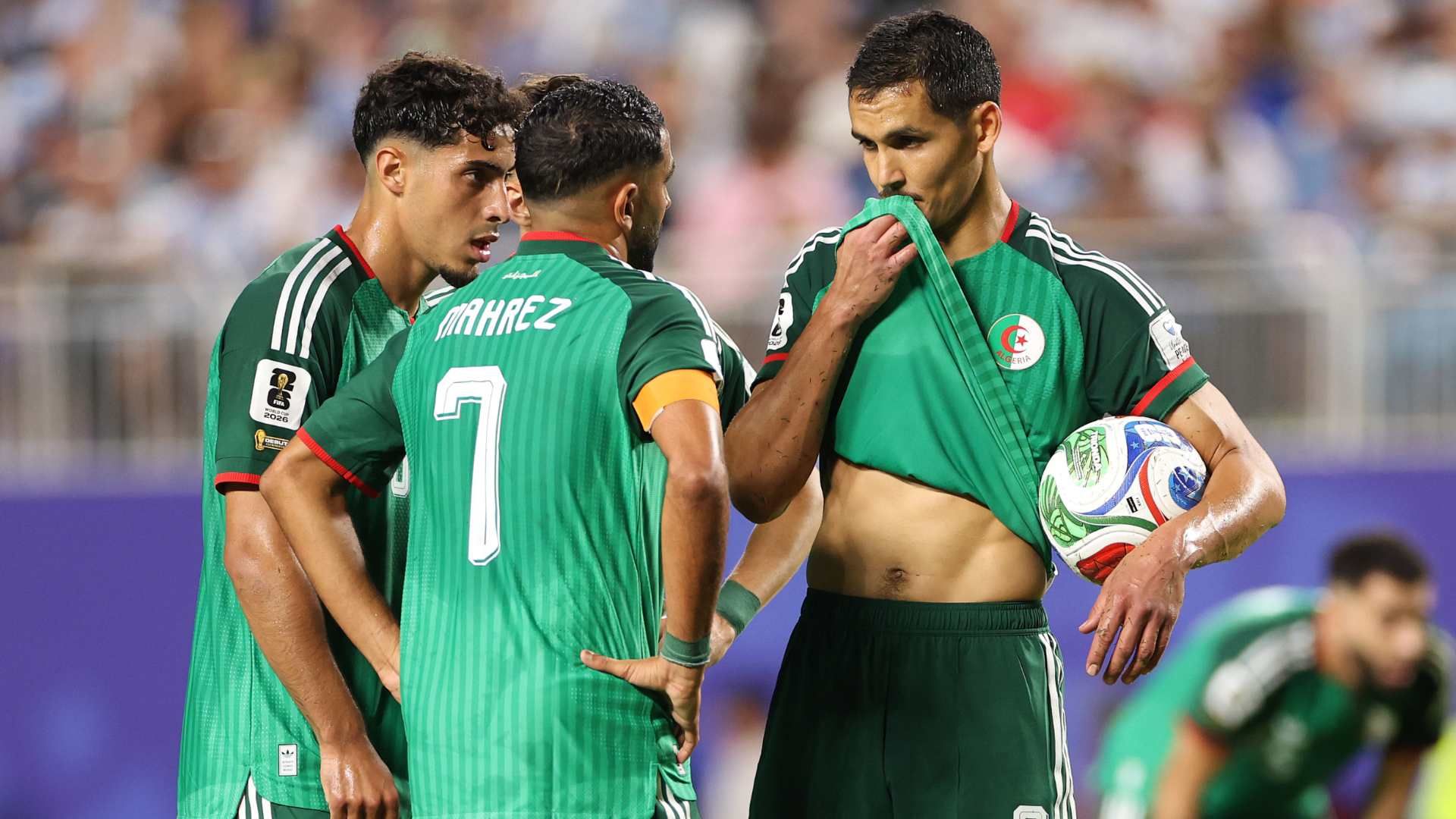 موجة انتقادات حادة تهز المنتخب الجزائري قبل مواجهة الأردن