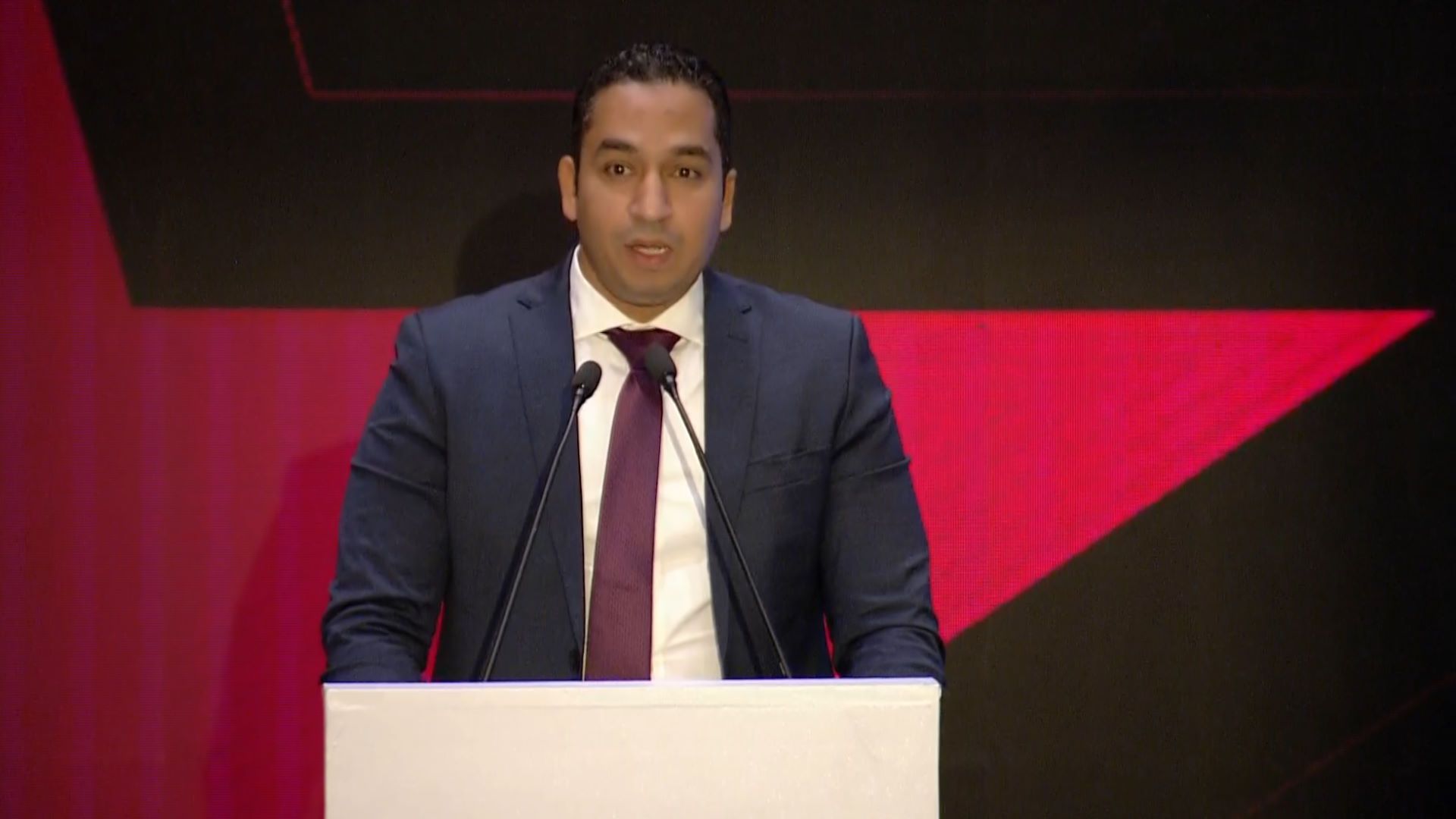 طه عزت مدير لجنة المسابقات برابطة الأندية