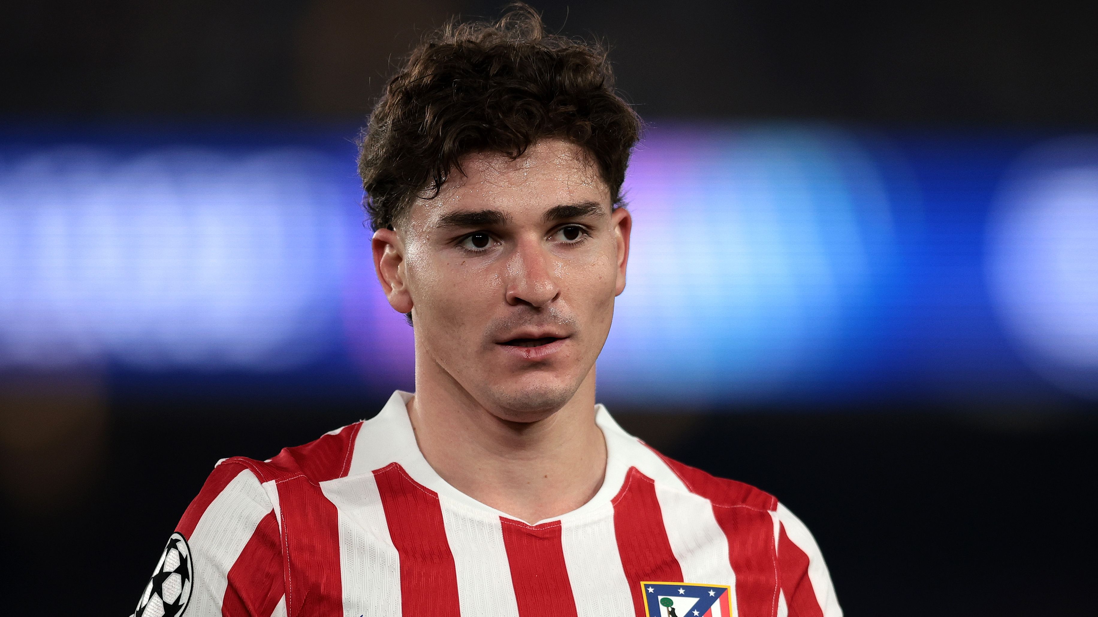 أمام عناد أتلتيكو مدريد.. برشلونة يرفض الجنون من أجل ألفاريز