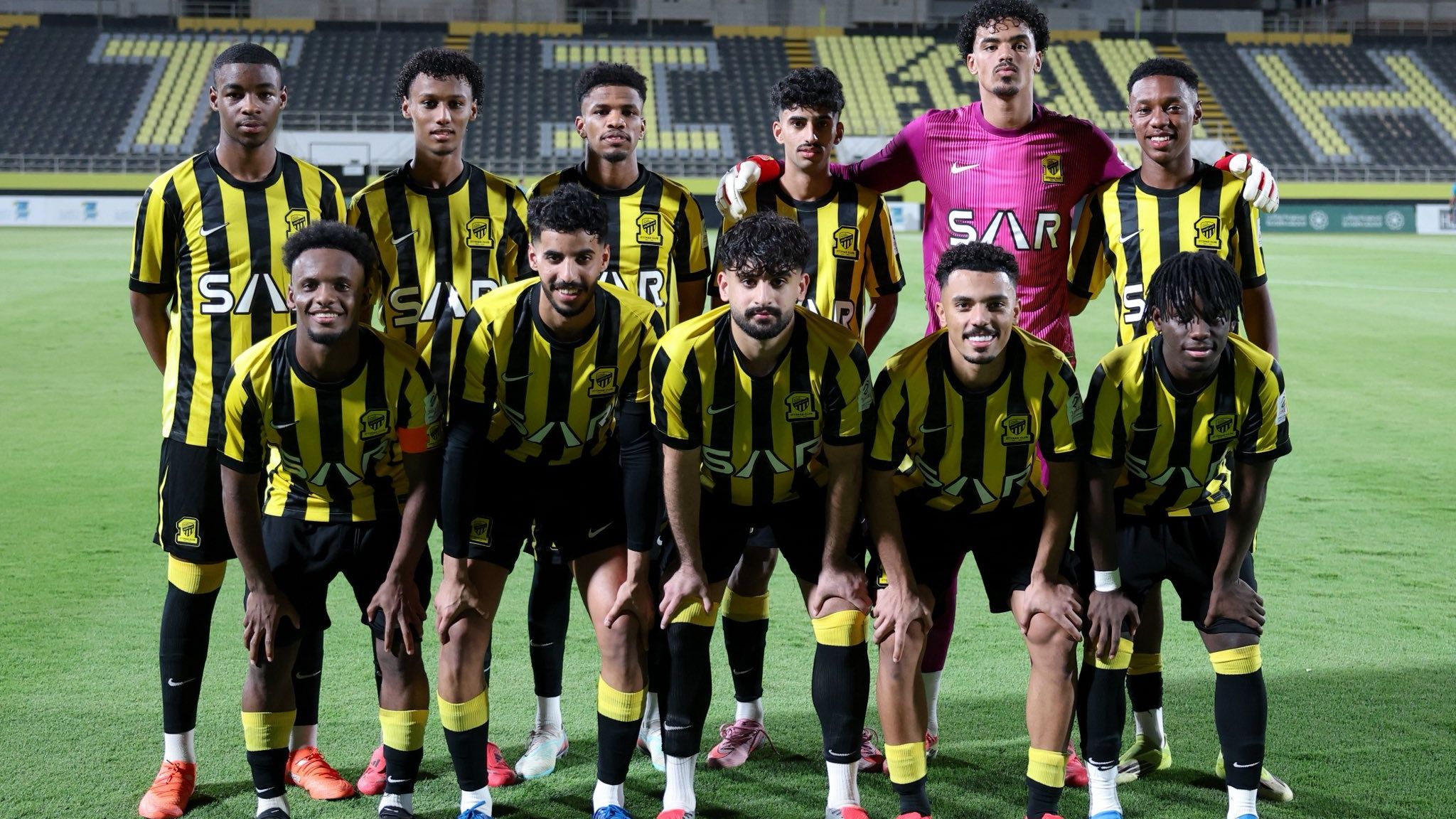 لإنقاذ موسم الكبار.. الاتحاد يفاجئ الهلال بـ3 أجانب في دوري جوي للنخبة