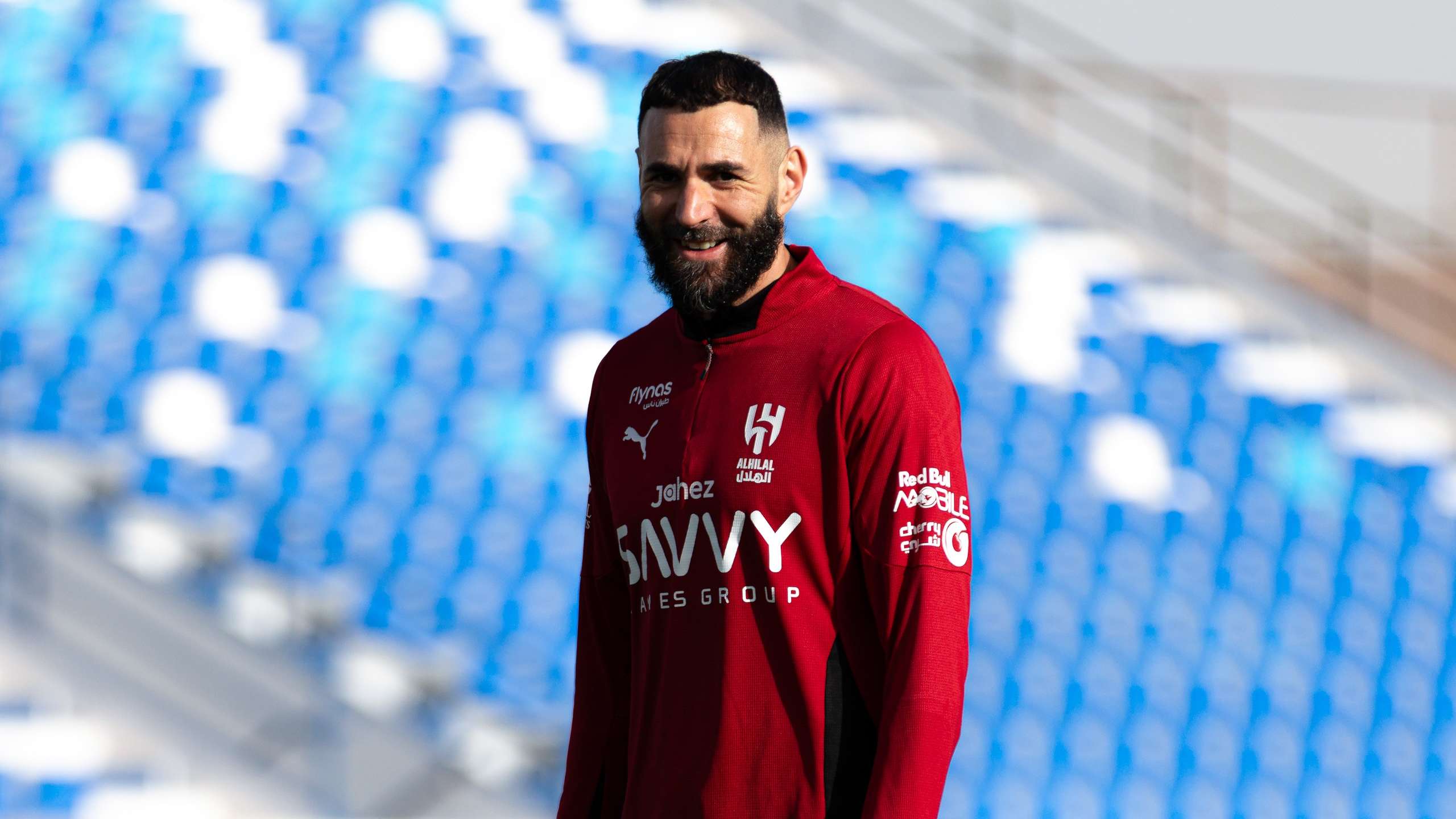 كريم بنزيما بقميص الهلال السعودي