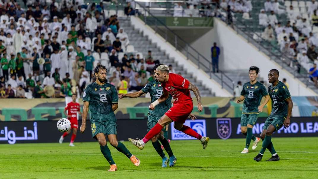 فوز صعب لشباب الأهلي على خورفكان