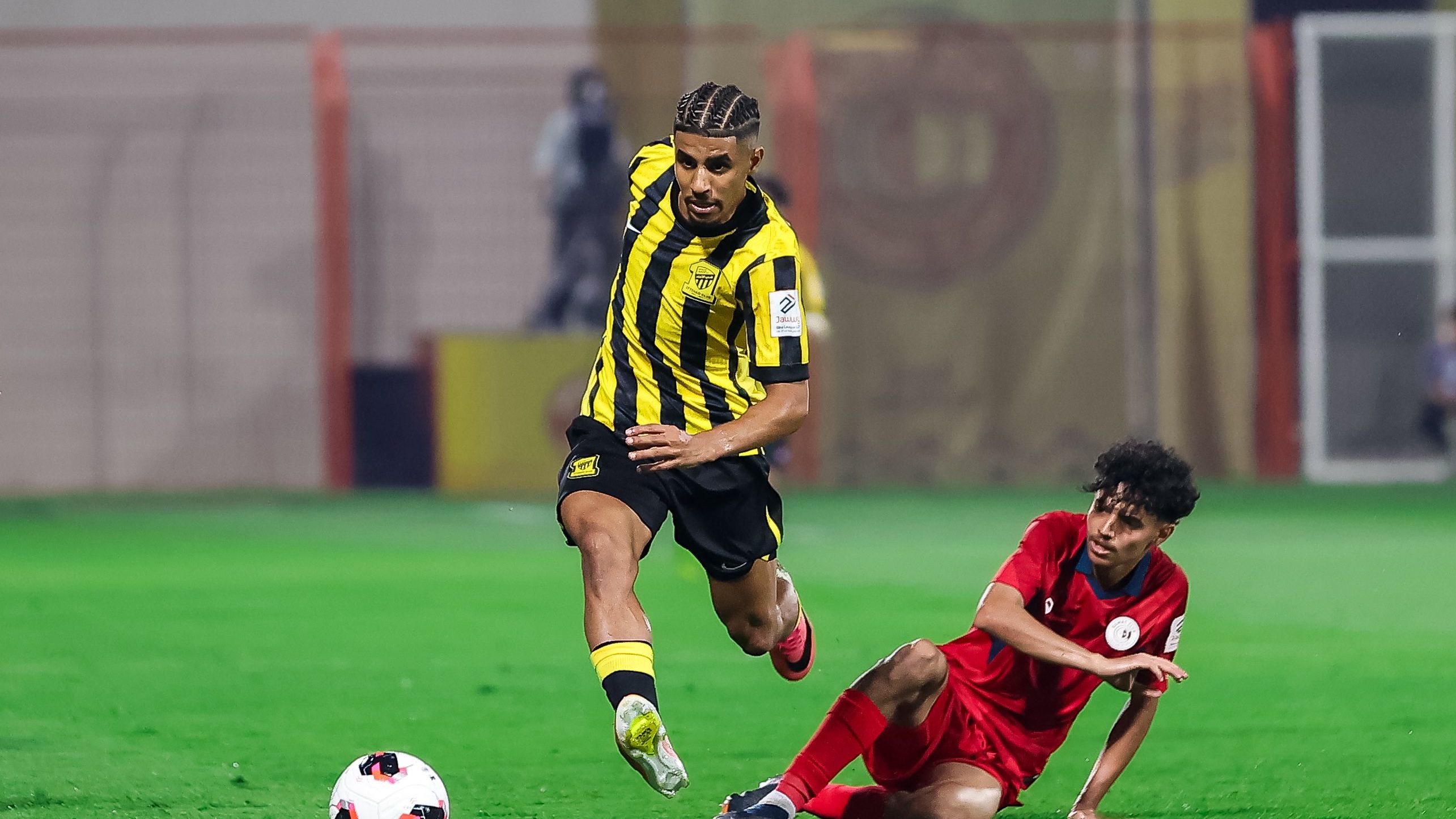 من مباراة الاتحاد وضمك