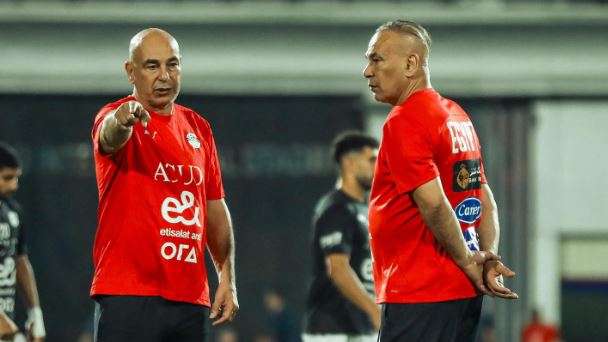 حسام حسن المدير الفني لمنتخب مصر وتوأمه إبراهيم حسن