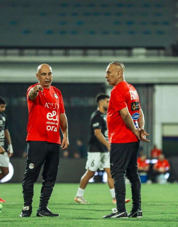 حسام حسن المدير الفني لمنتخب مصر وتوأمه إبراهيم حسن