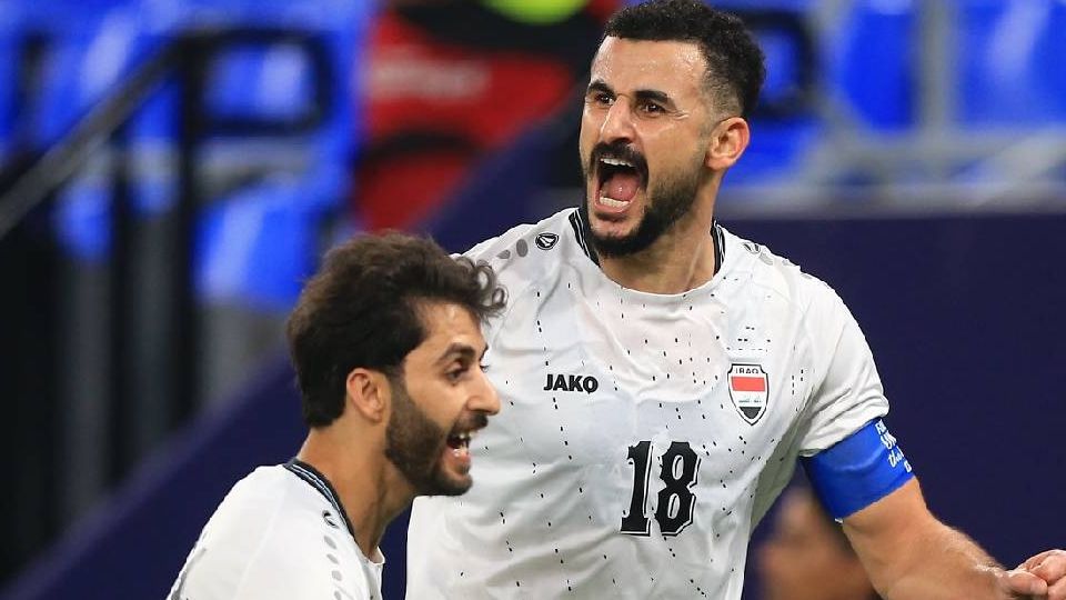 أيمن حسين في مباراة العراق والبحرين في كأس العرب