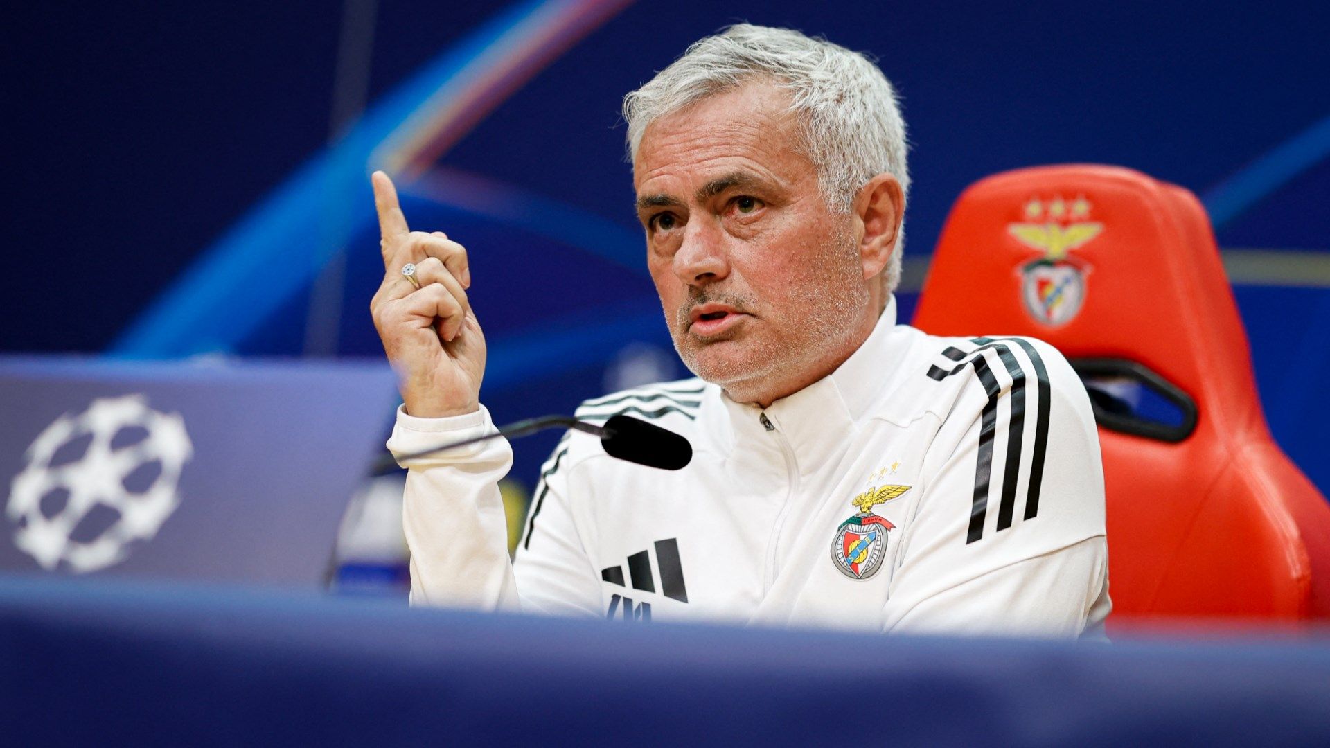 مورينيو يشاهد المباراة من مقصورة الصحافة وبريستياني يتغيب عن مواجهة ريال مدريد