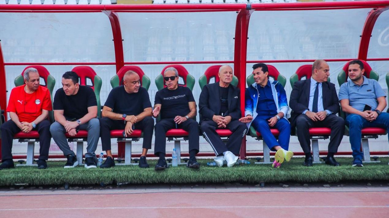 وزير الرياضة مع هاني أبوريدة وأعضاء مجلس إدارة الاتحاد المصري