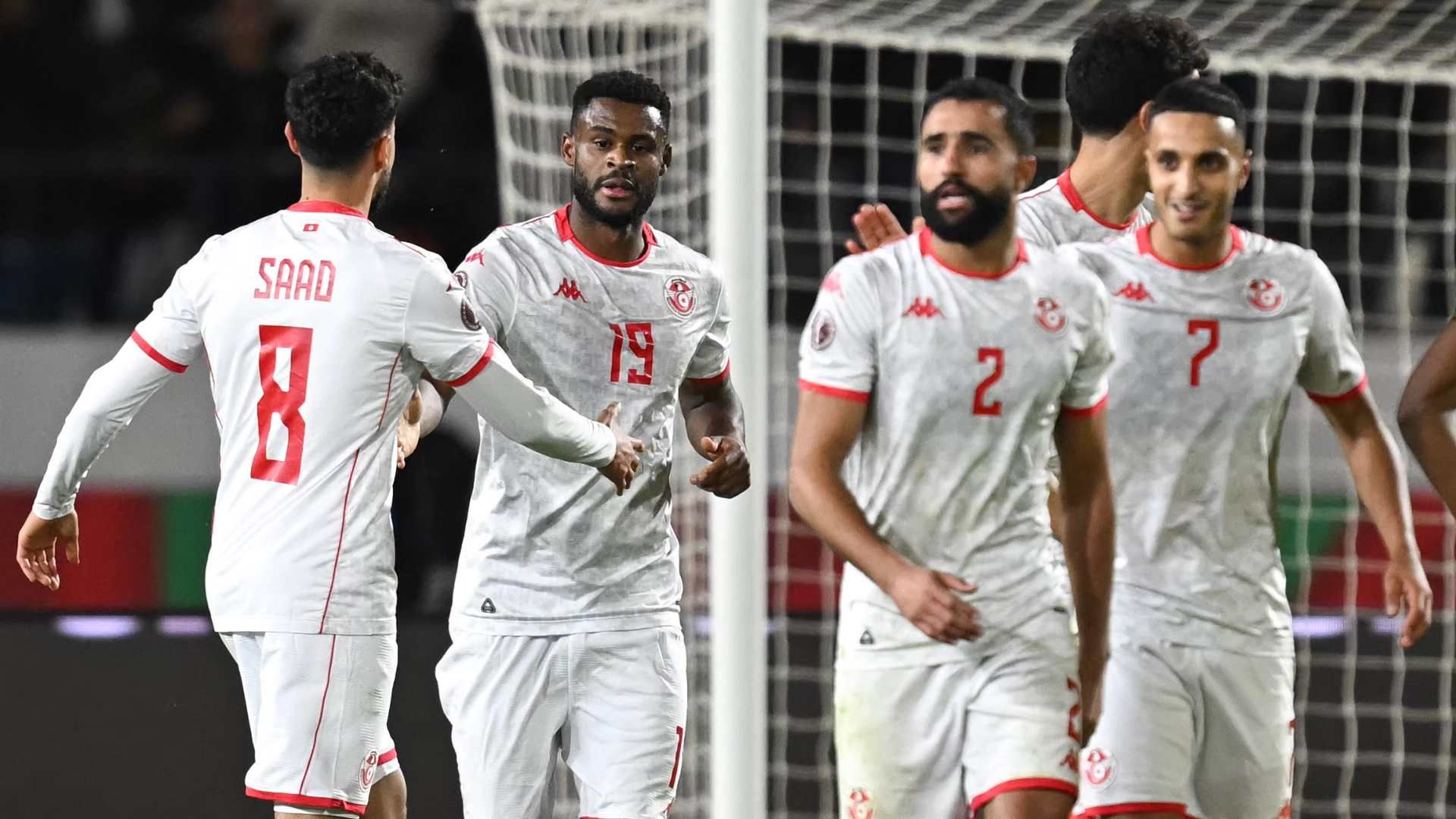 بالفيديو.. منافس الأردن والجزائر يهزم تونس بـ10 لاعبين