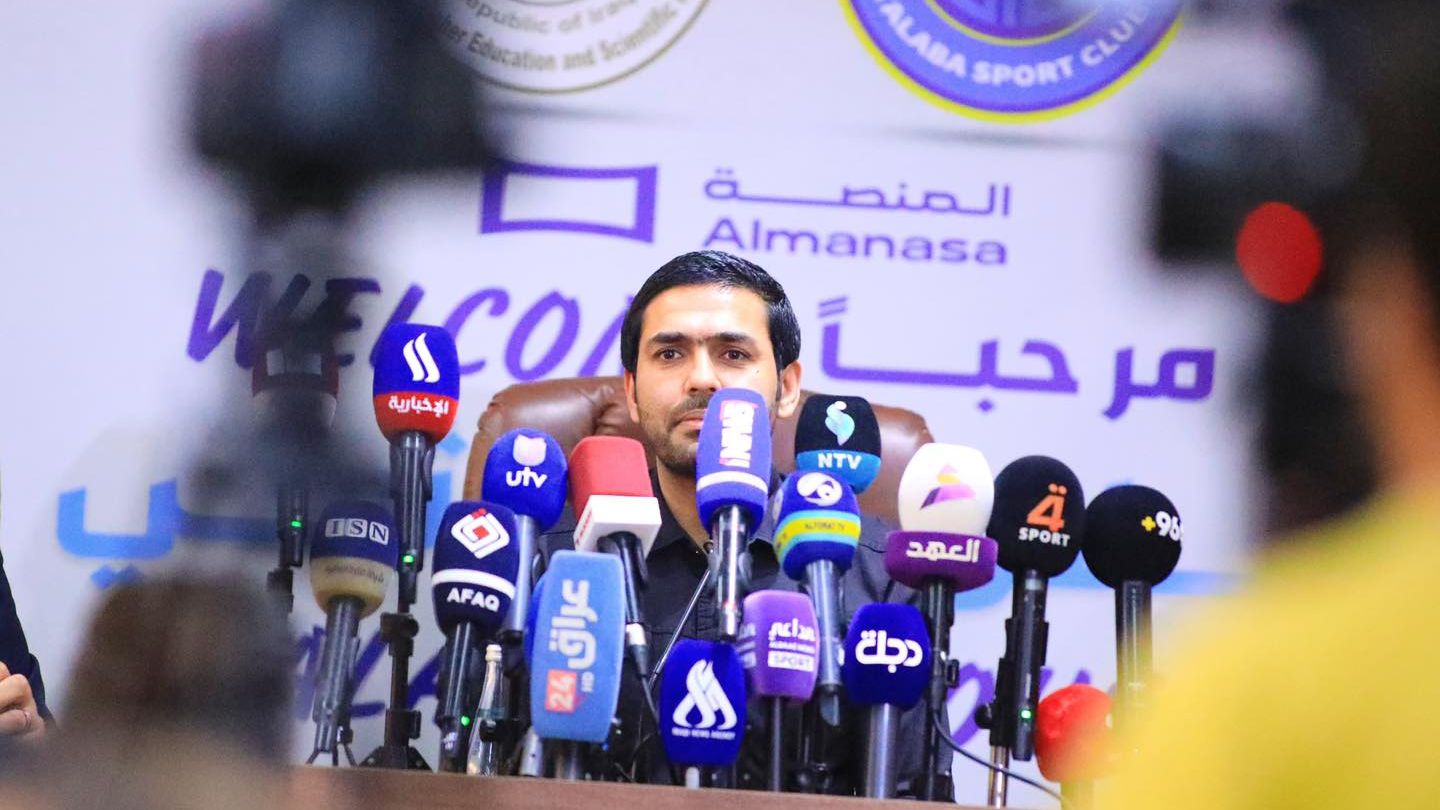 طلال البلوشي في مؤتمر تقديمه لوسائل الإعلام