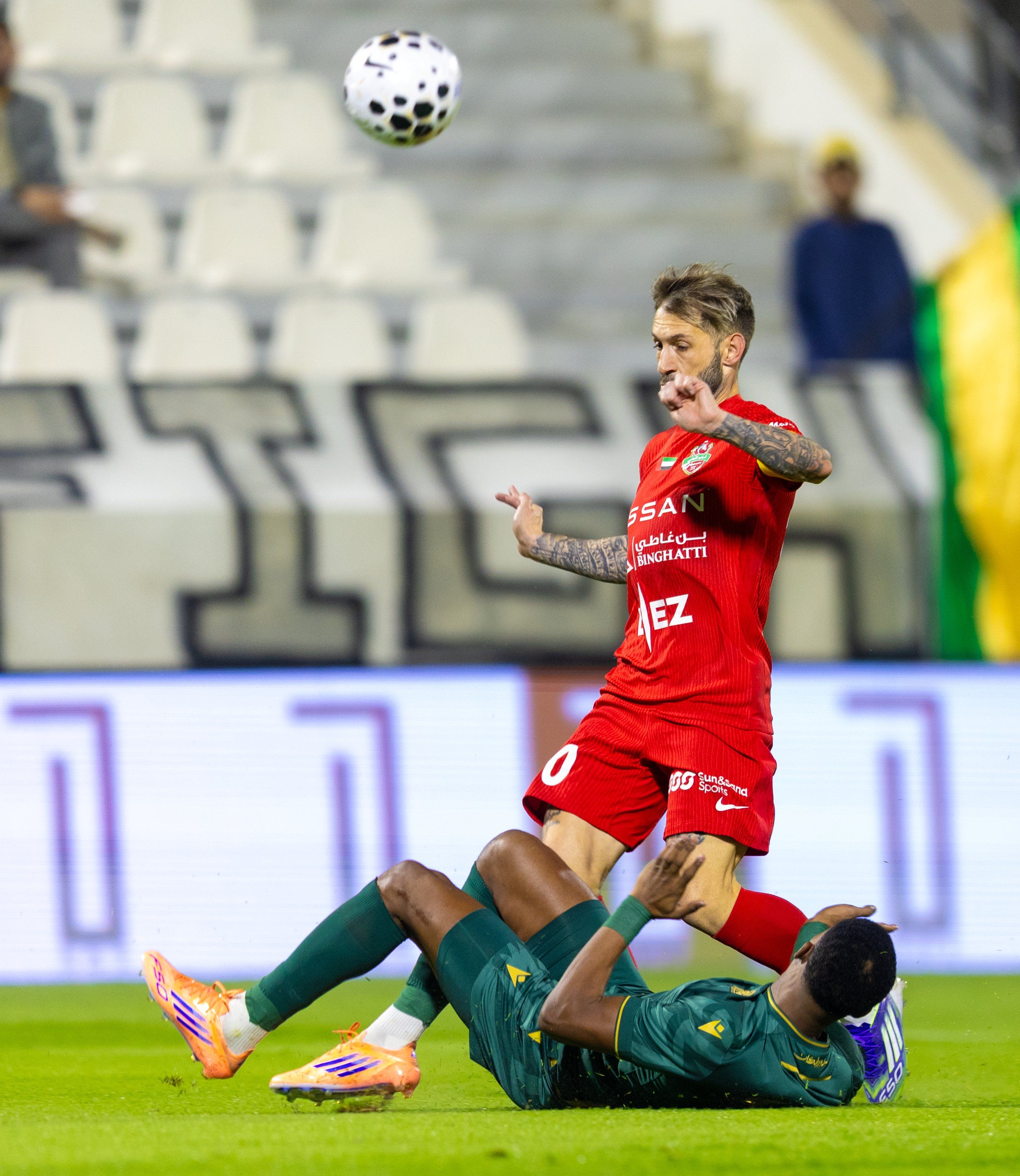 فوز صعب لشباب الأهلي على خورفكان 3