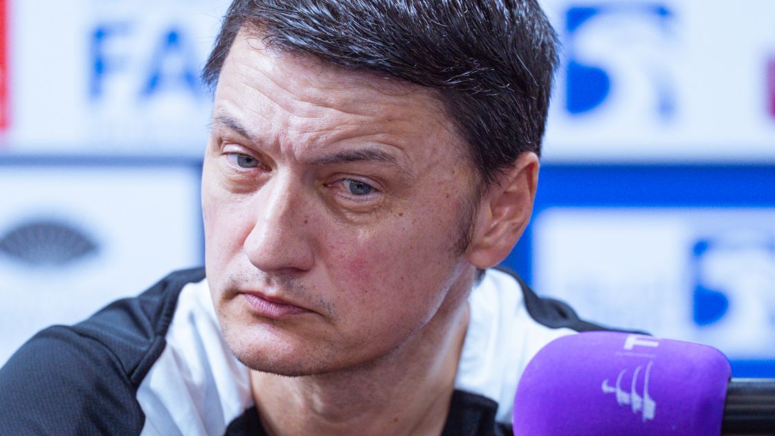 Entraîneur d'Al-Ain Vladimir Ivetic face Ajman, duel en UAE Pro League