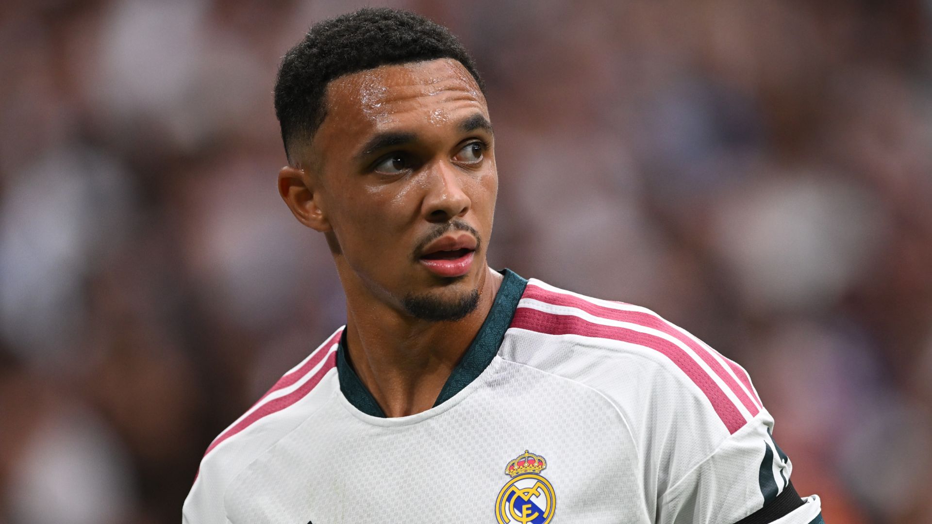 "أرنولد يحظى بالغفران".. هل يعود نجم ريال مدريد إلى ليفربول؟