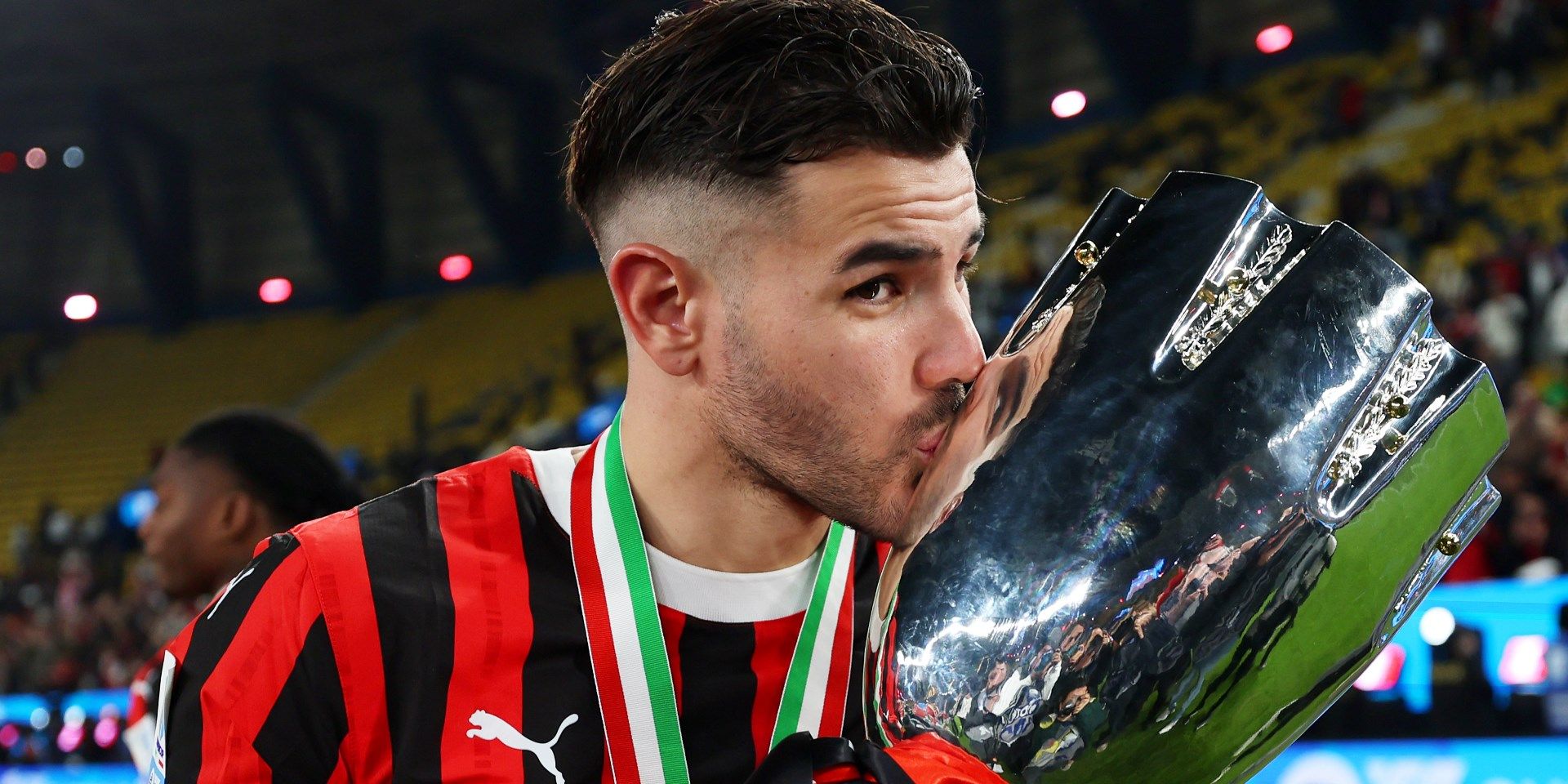 Theo Hernandez Milan HI 2 1 desk