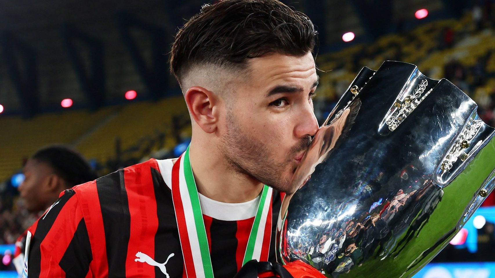 Theo Hernandez Milan HI 2 1 desk