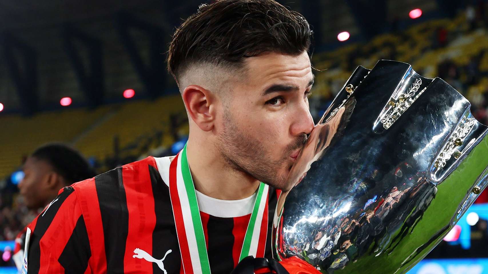 Theo Hernandez Milan HI 2 1 desk