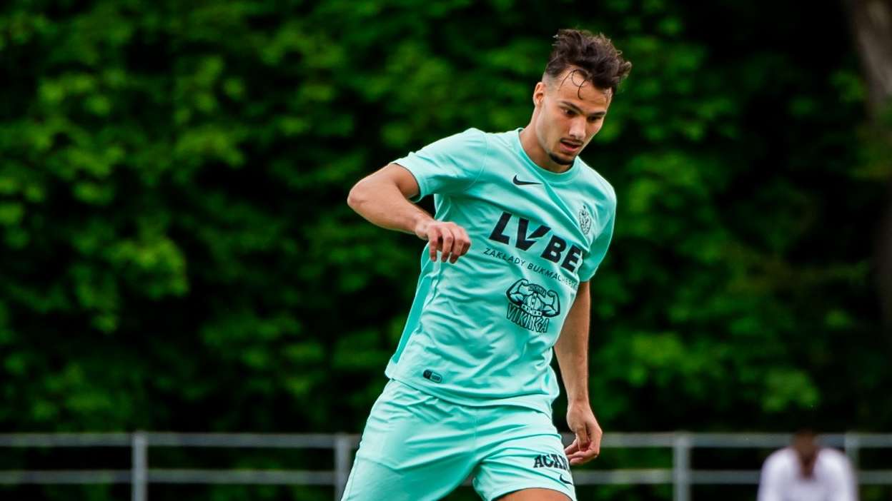 الفلسطيني أسد الحملاوي مهاجم شلاسك البولندي