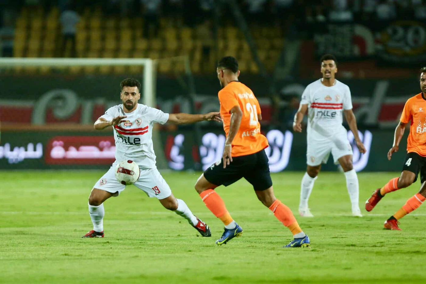 الزمالك ينهي صمود فاركو بلدغة أنجولية ويتصدر الدوري