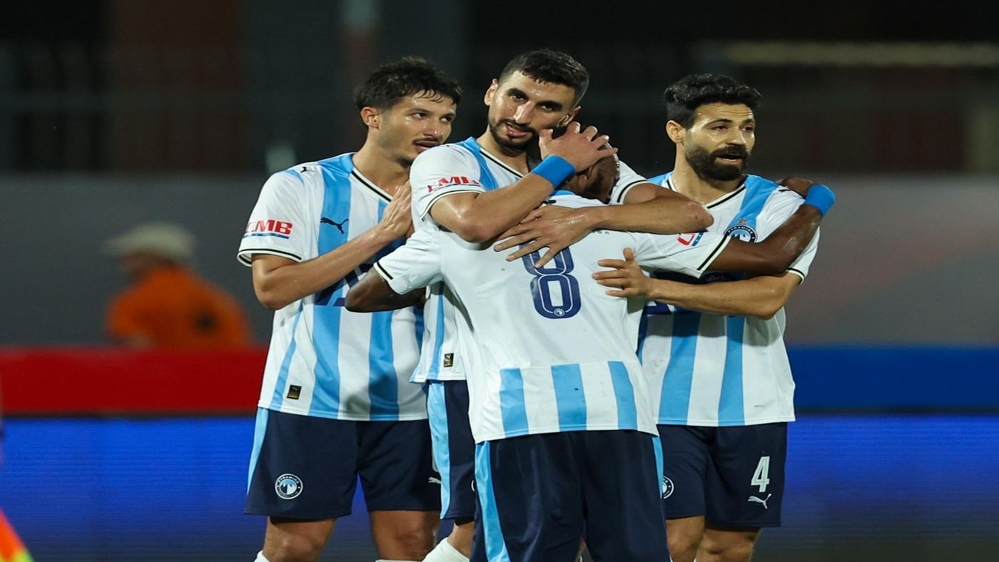 بيراميدز يكسر عقدة السلام أمام الأهلي‎