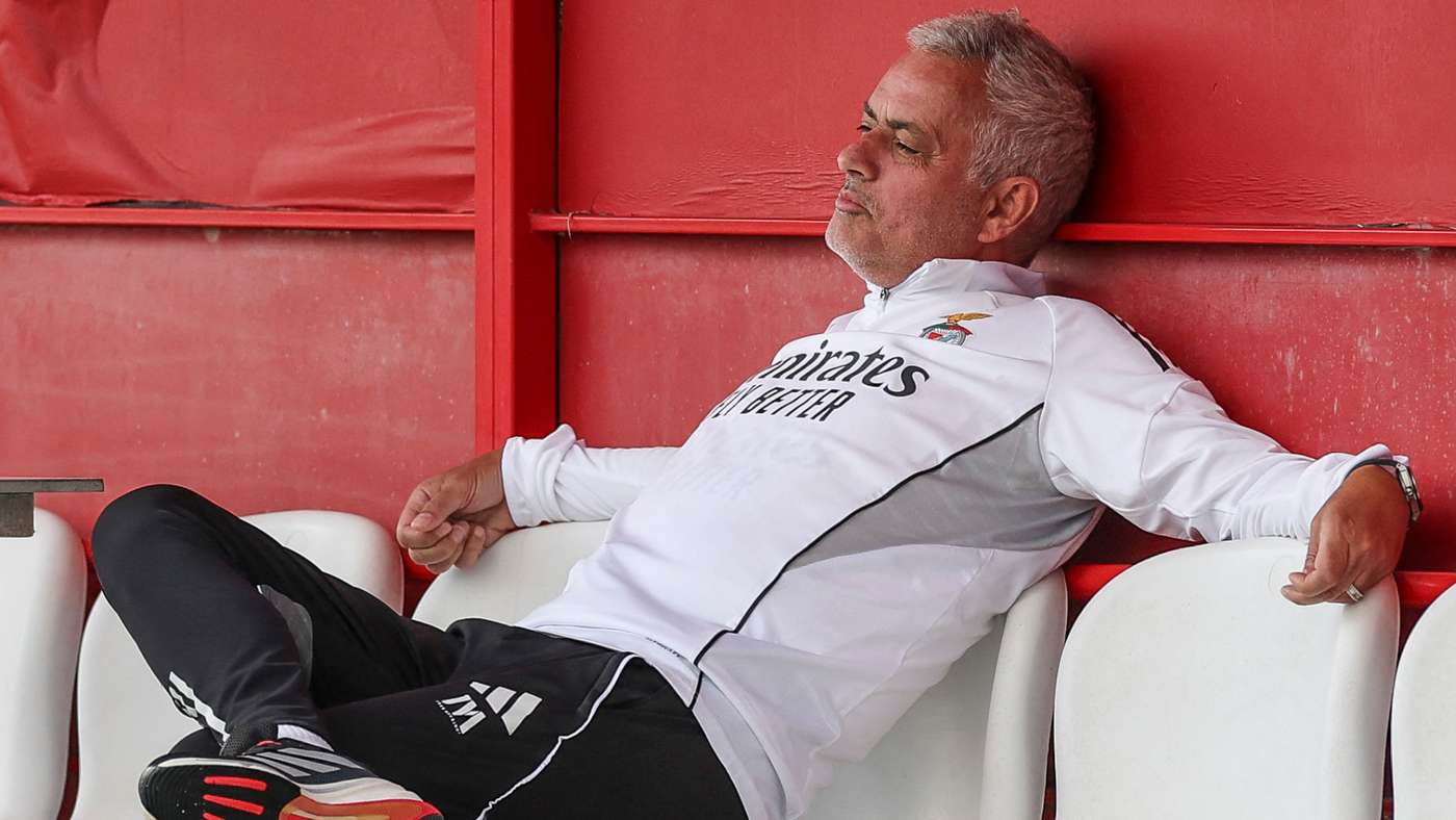 Jose Mourinho Benfica 2025-26 training