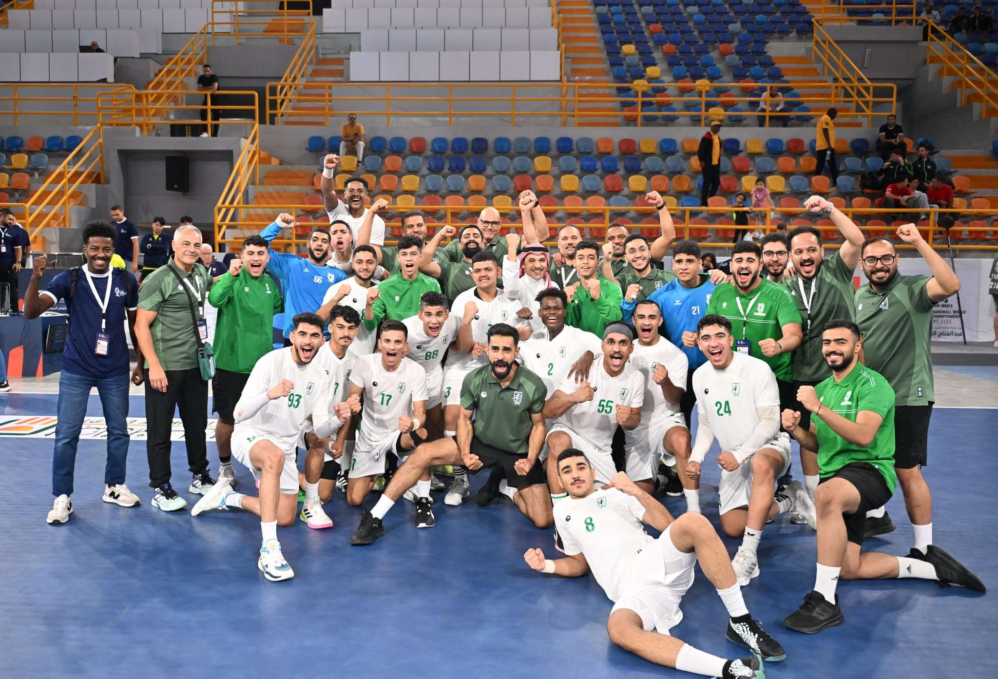 احتفال منتخب السعودية للناشين لكرة اليد