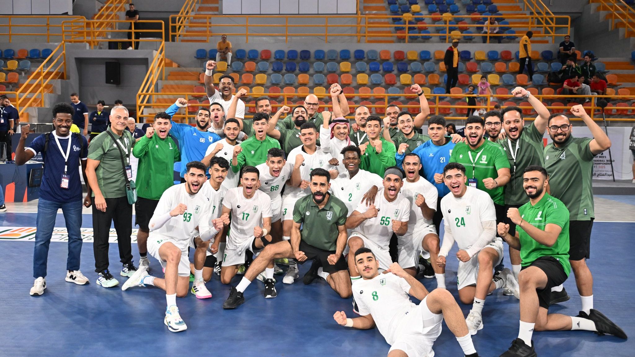 احتفال منتخب السعودية للناشين لكرة اليد