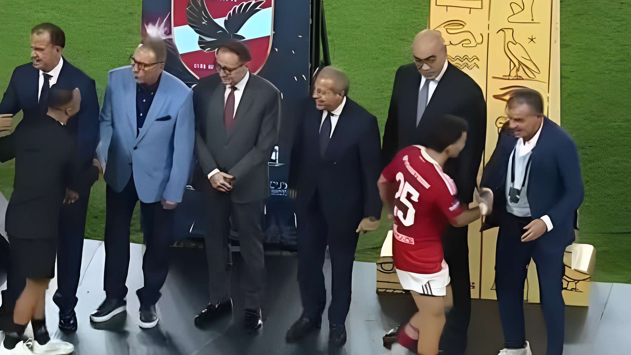 مشهد زيزو في مراسم تتويج كأس السوبر المصري