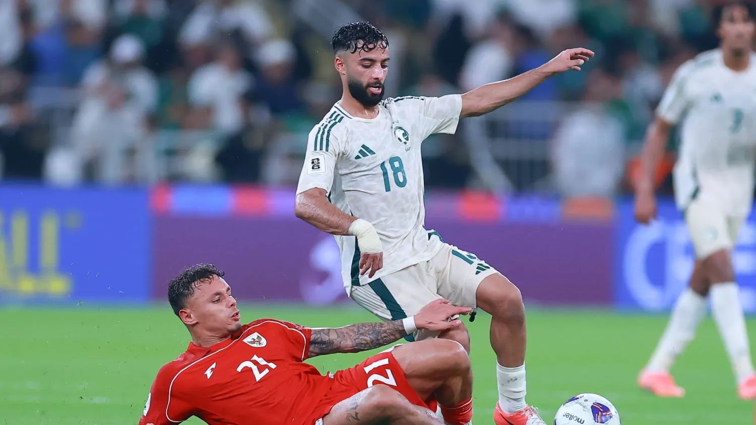 Foto de Saleh Aboulshamat con la camiseta de Arabia Saudita entrenando