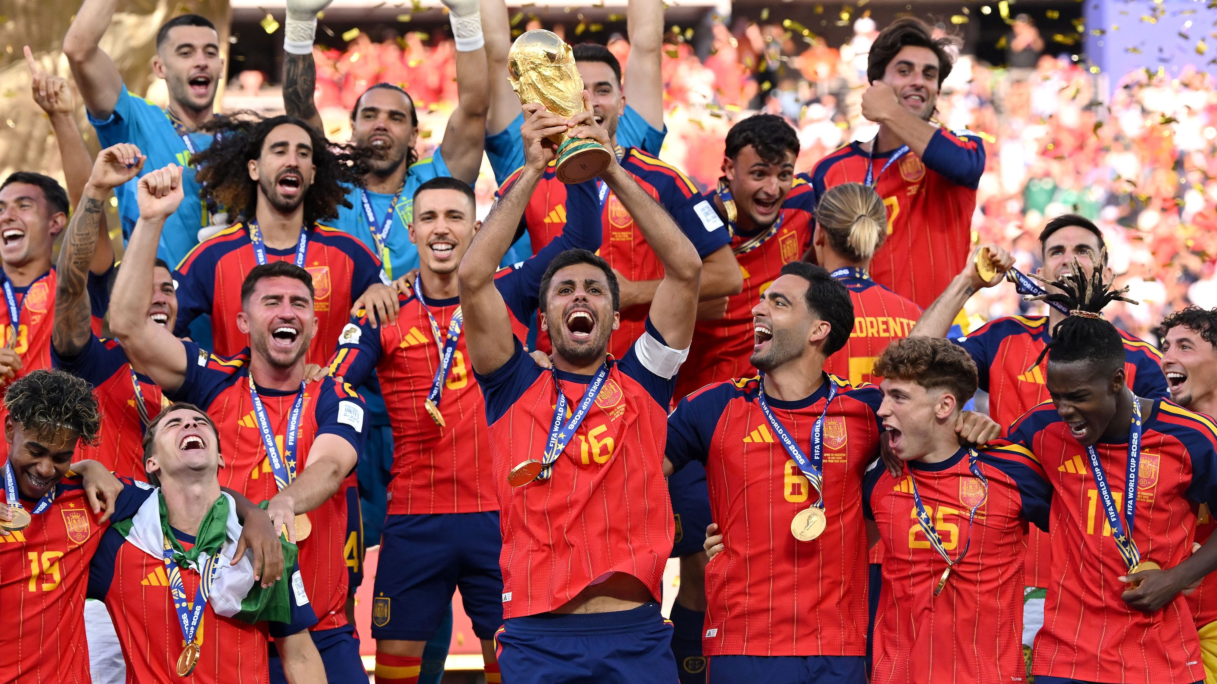 تيفو مارسيليا يثير الجدل.. لماذا احتفل ألتراس النادي بتتويج إسبانيا؟