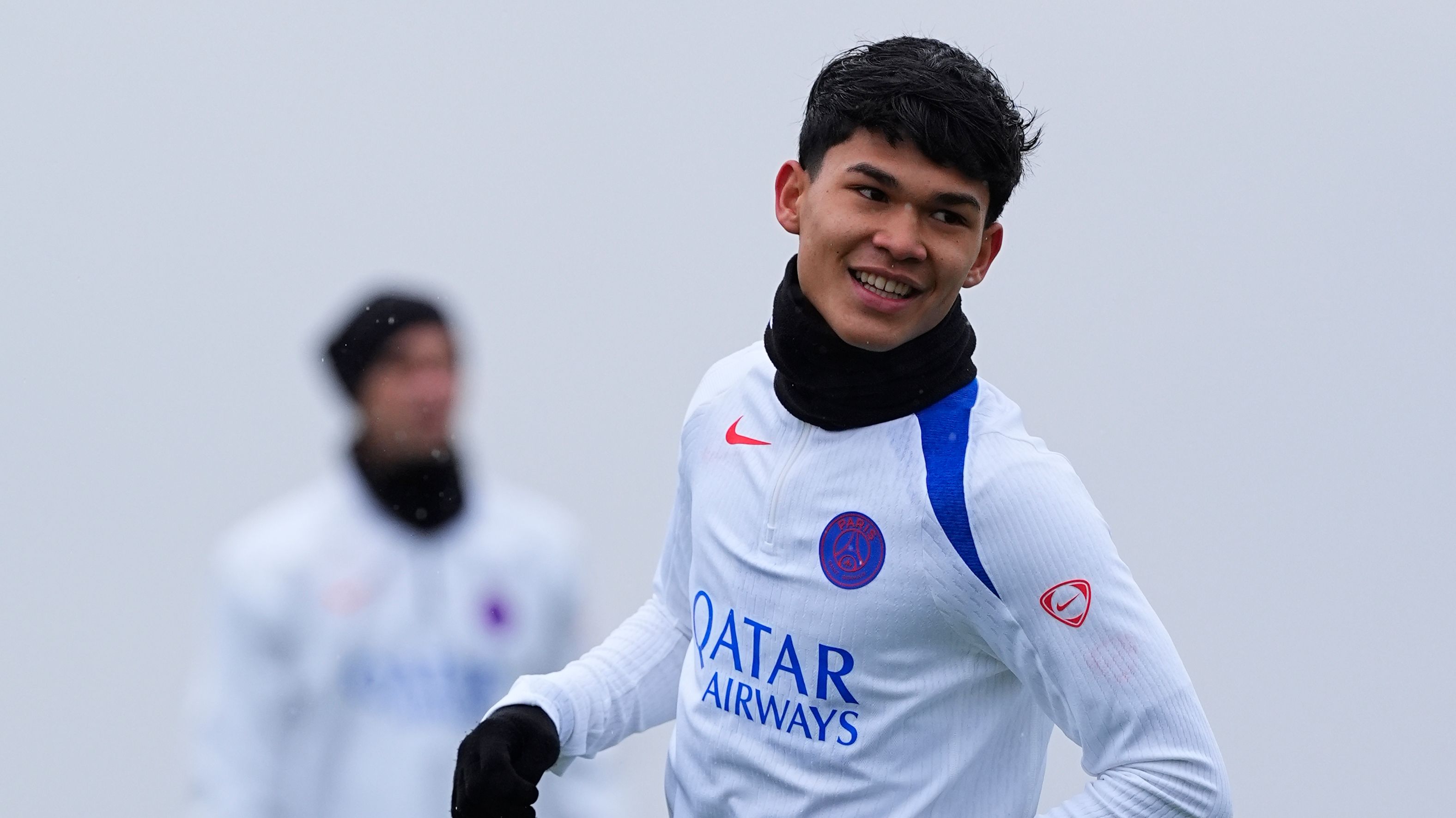 Emmanuel Mbemba, joven lateral del PSG, podría cambiar de aires hacia Barcelona