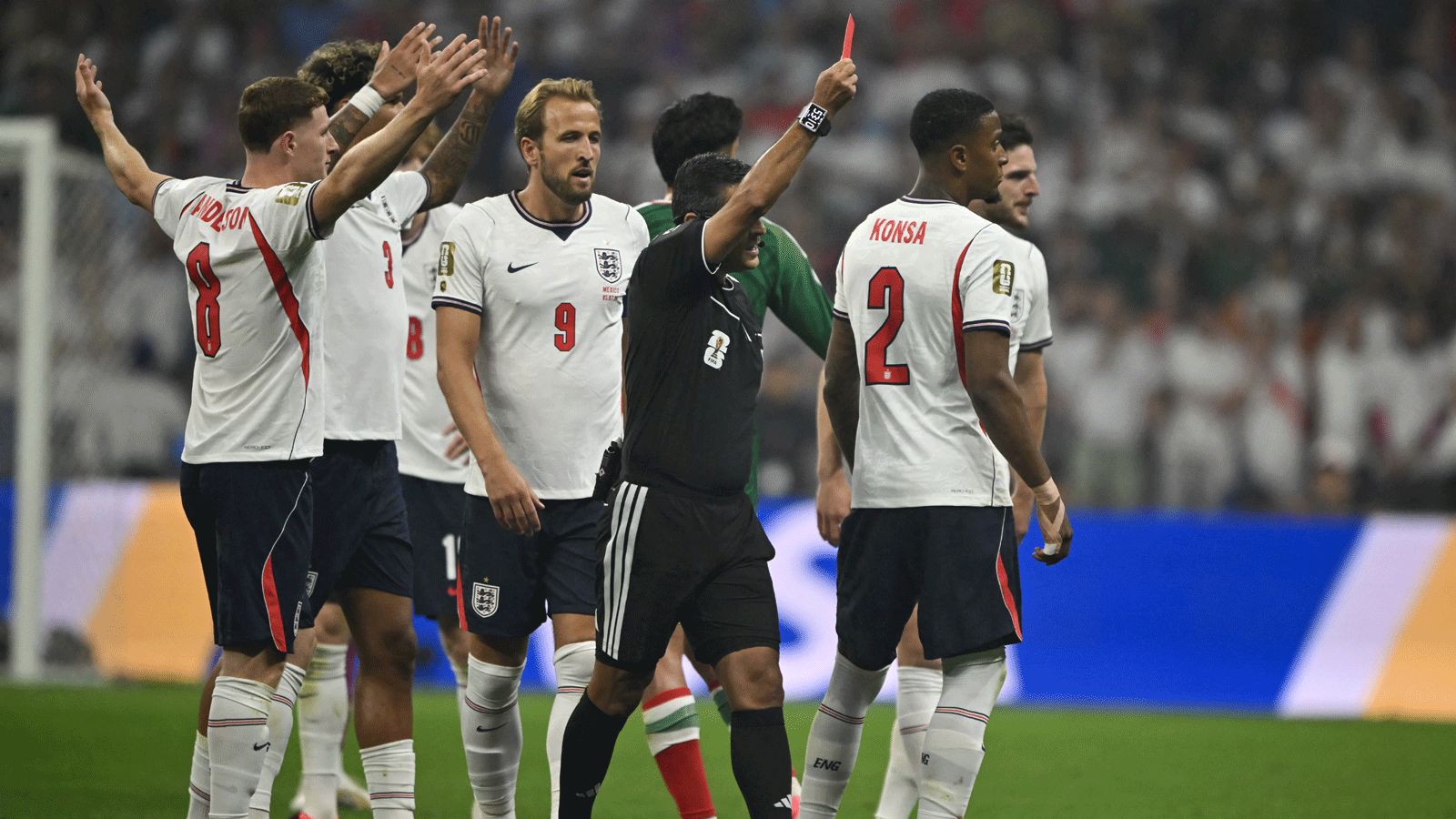 ثلاثي منتخب إنجلترا يغيب عن التدريبات قبل مواجهة النرويج الحاسمة