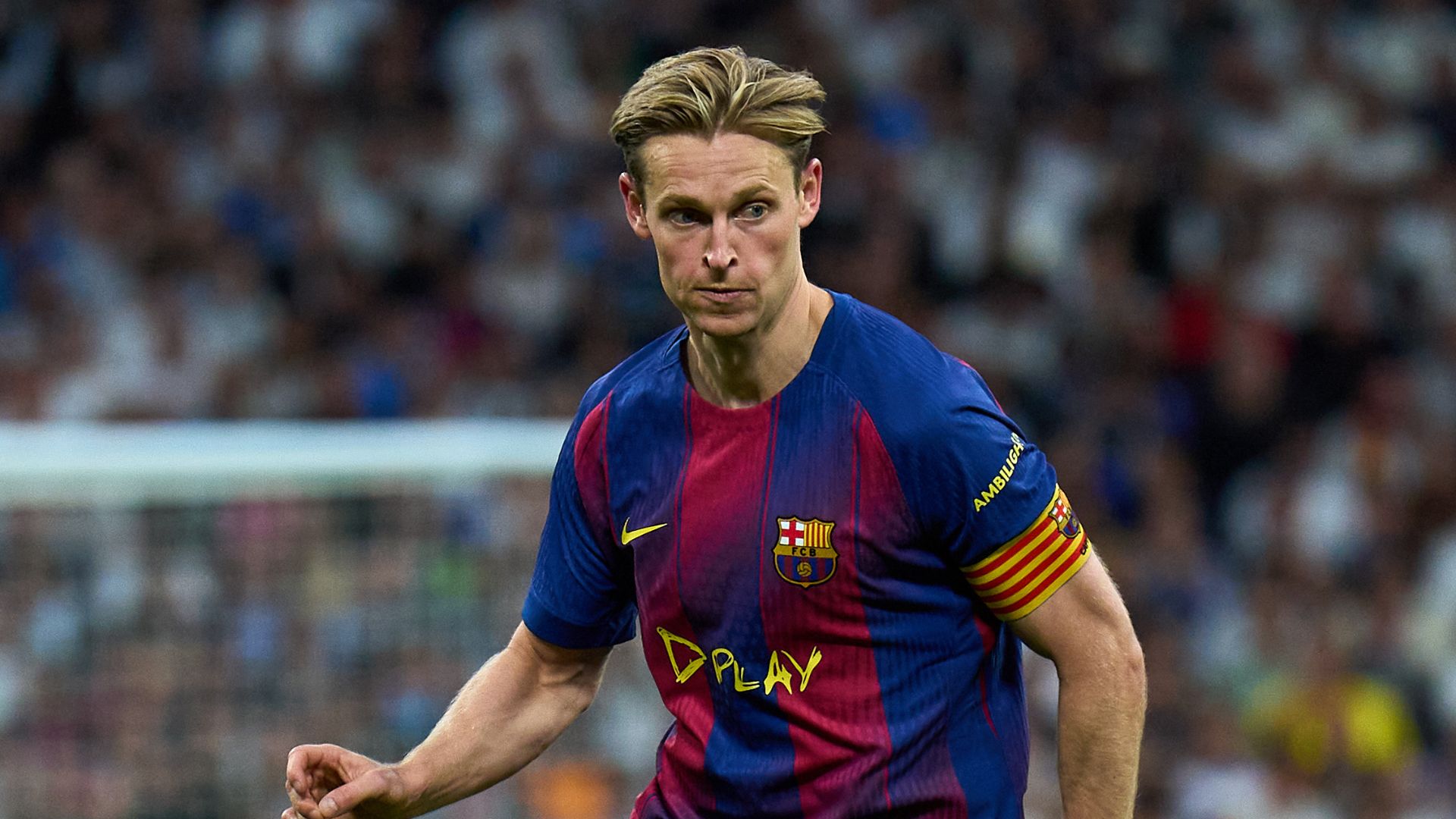 نجم برشلونة يشعل تحديا بين مانشستر يونايتد وأحد أساطيره
