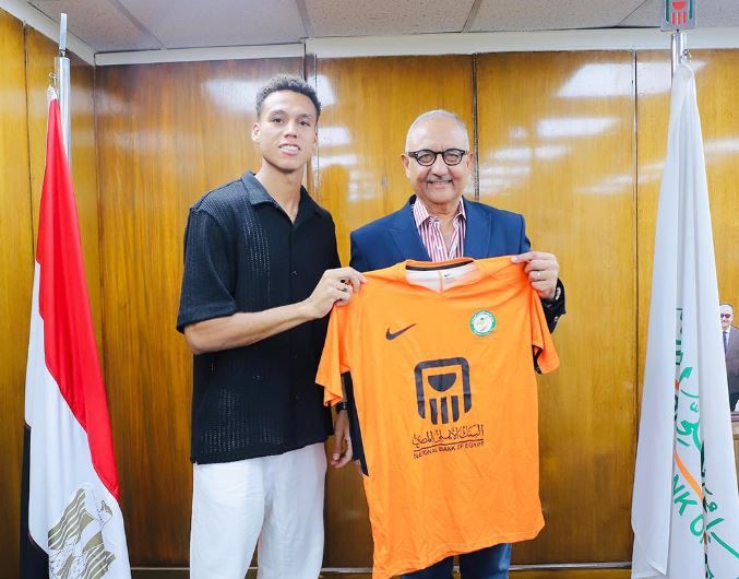 محمد أشرف لاعبا في البنك الأهلي