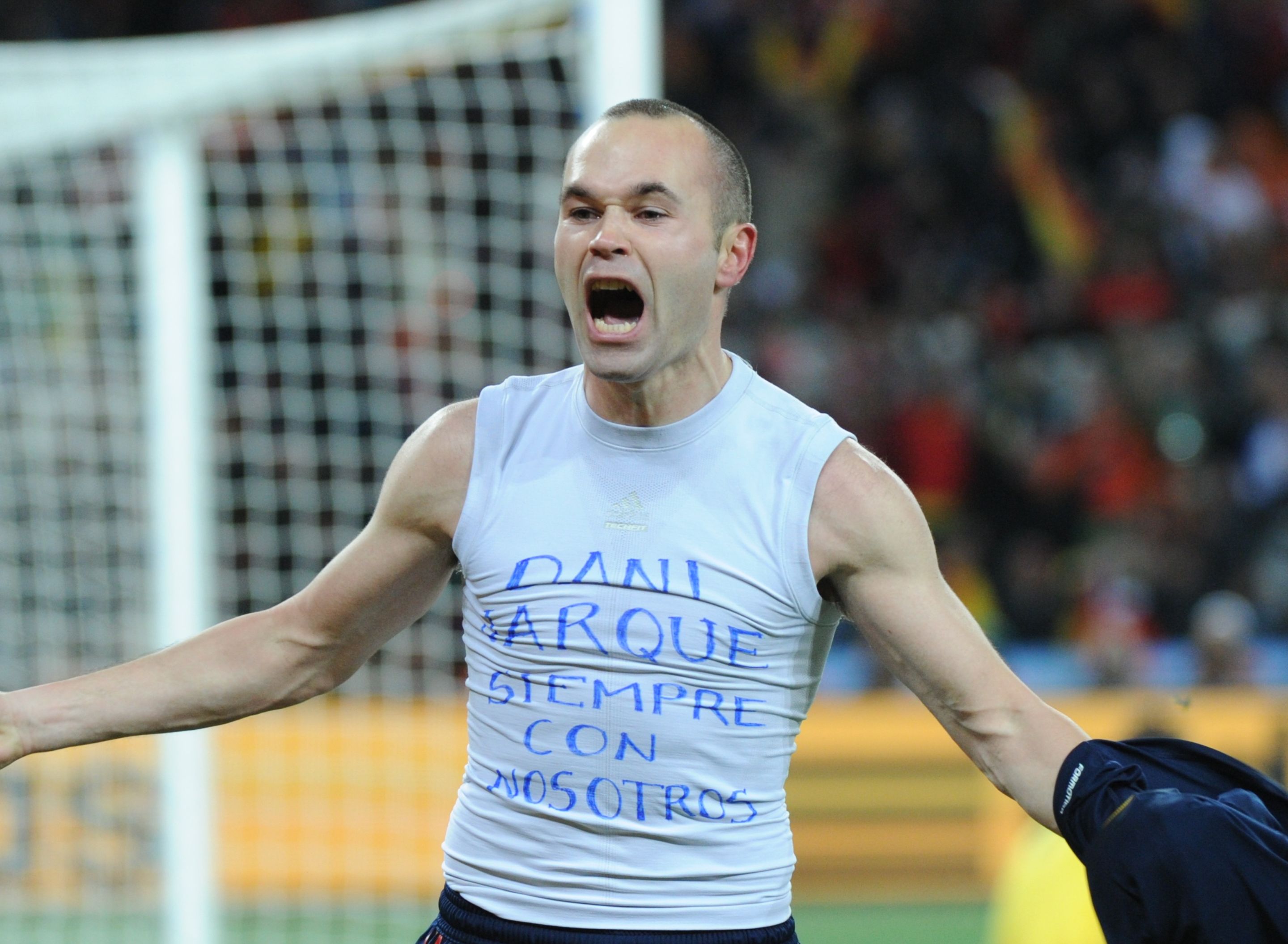 Spain's midfielder Andrés Iniesta celebr
