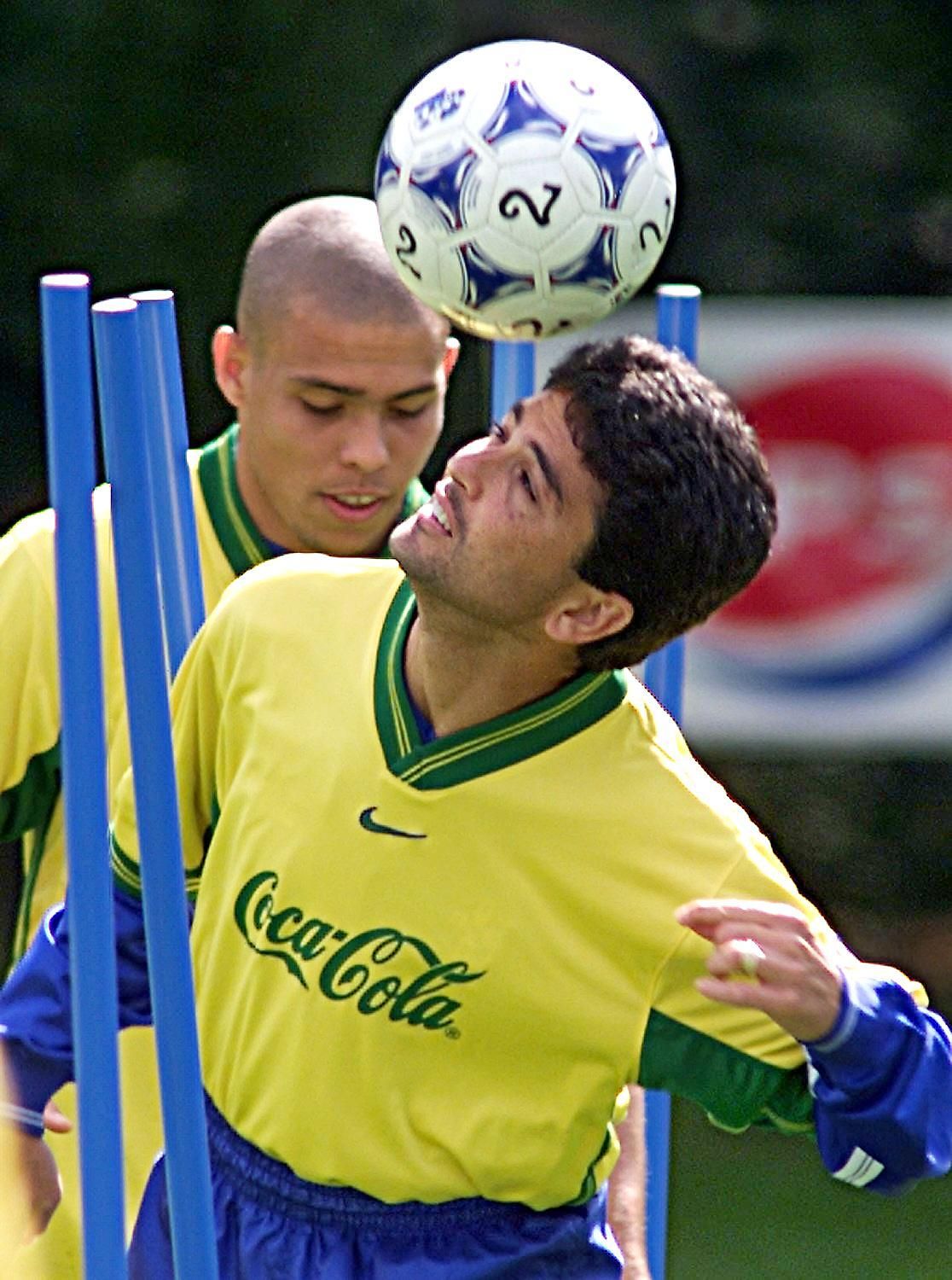 CUP-FR98-BRA-BEBETO-RONALDO-TRAINING