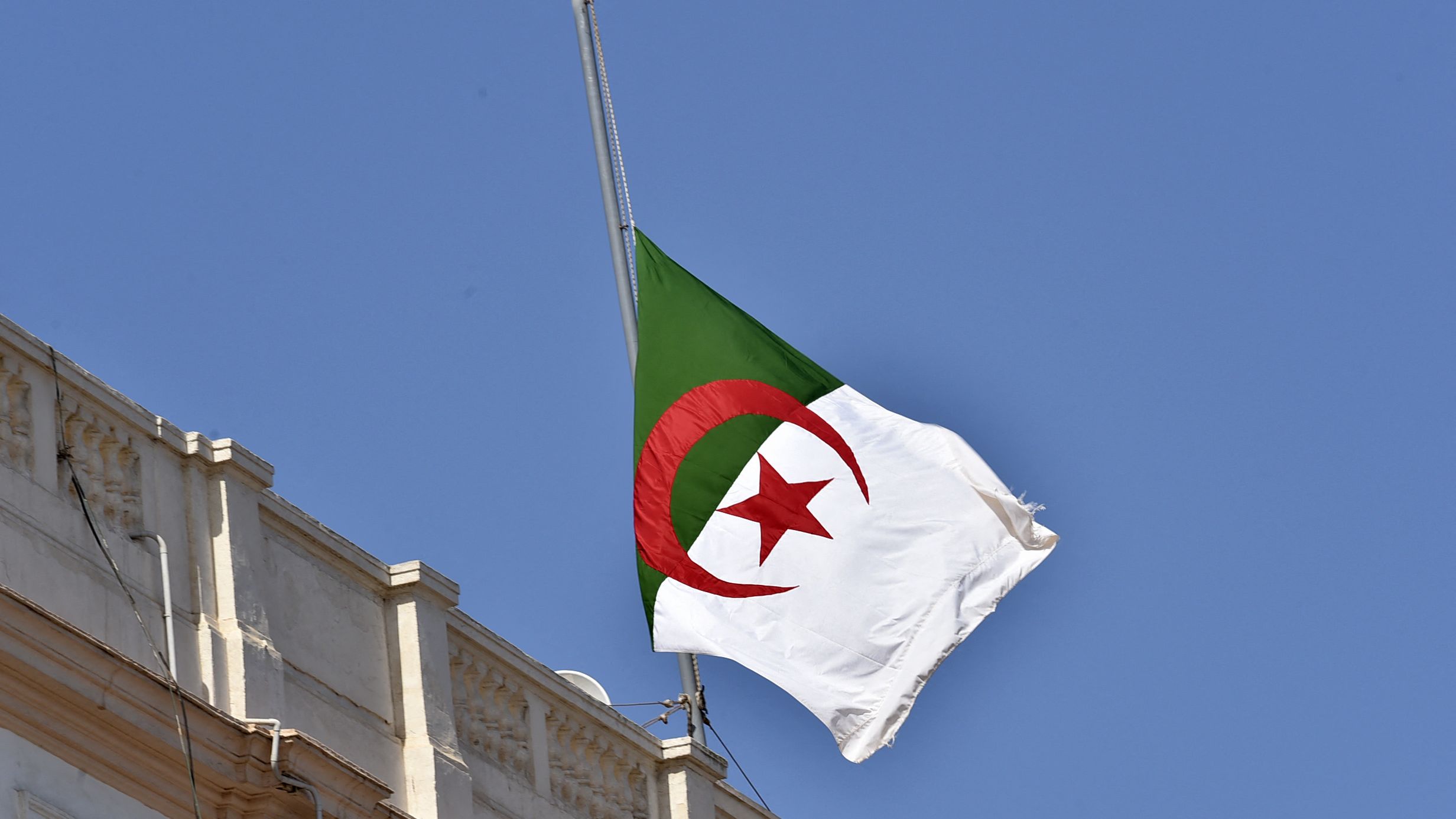 سجن رئيس اتحاد الكرة الجزائري السابق على ذمة قضية فساد