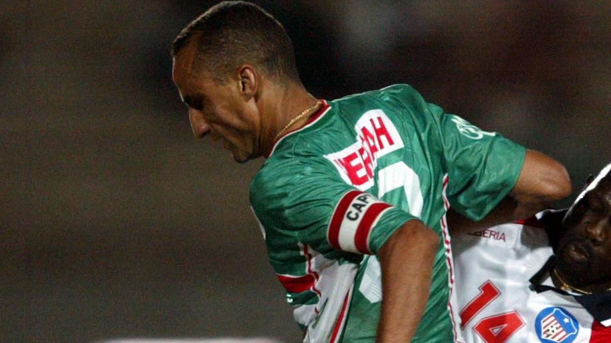 SOCCER-CAN2002-ALGERIA-LIBERIA