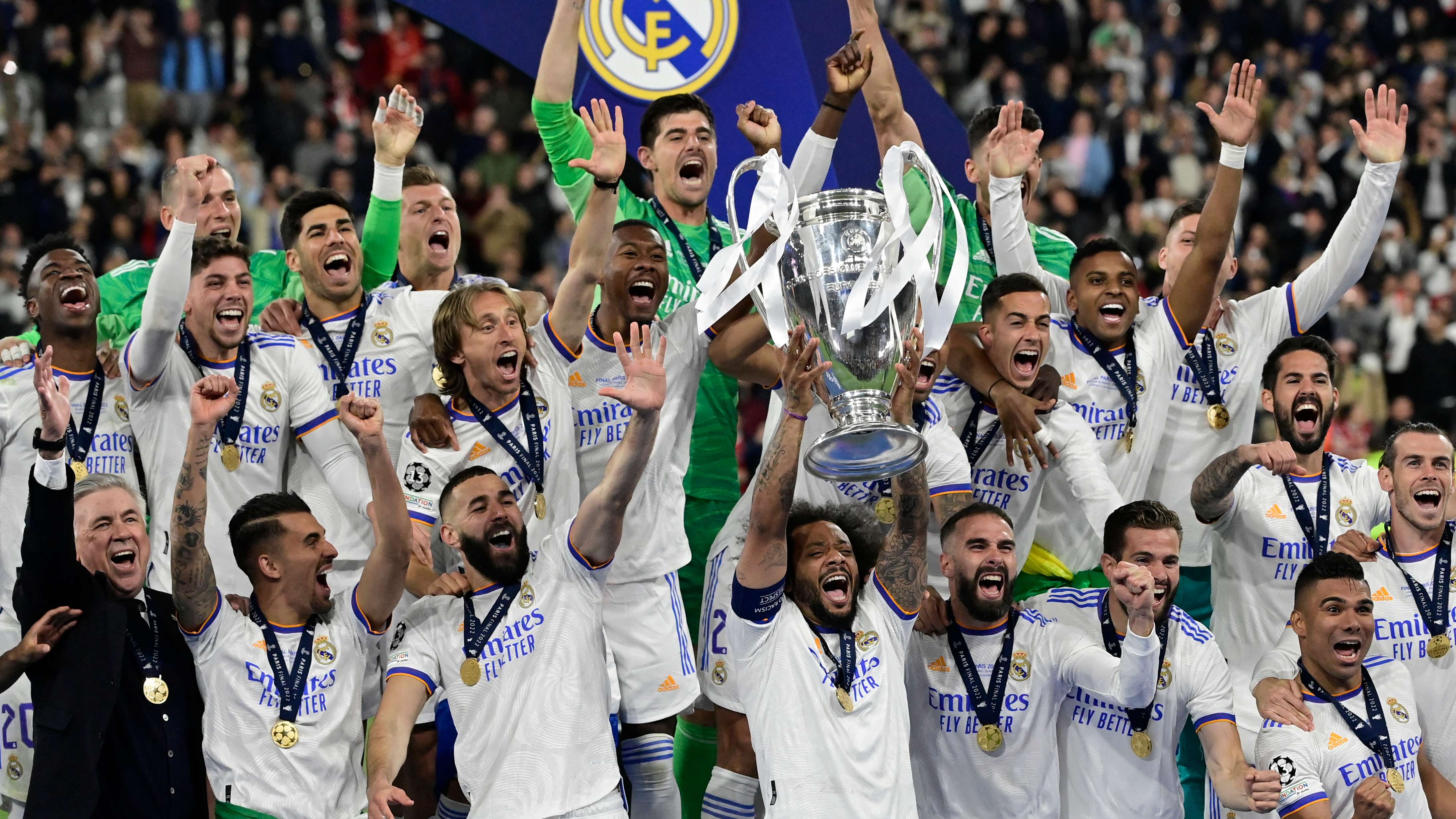 TOPSHOT-FBL-EUR-C1-LIVERPOOL-REAL MADRID-TROPHY