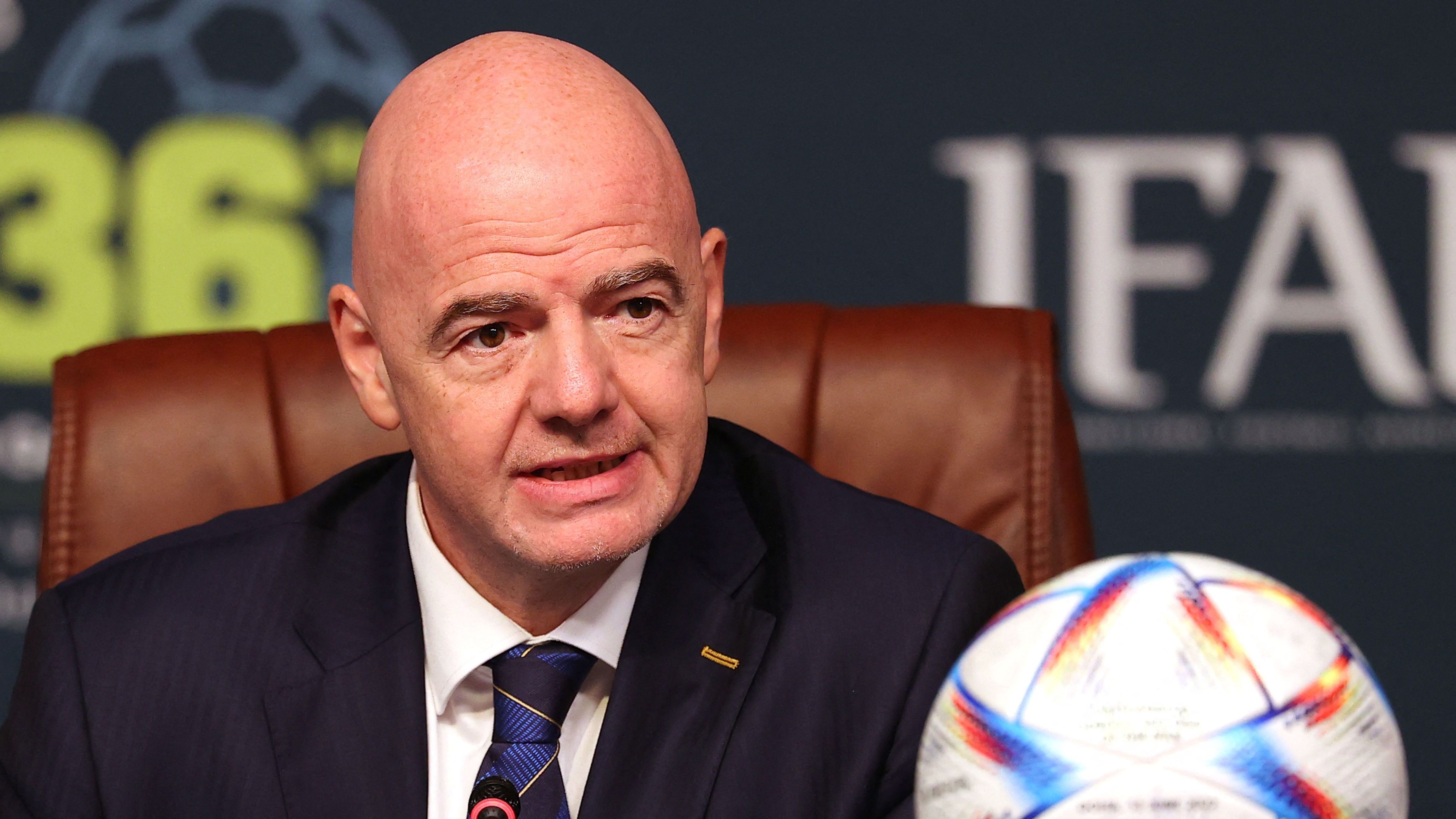 فيفا يقر تعديلاً مهماً على قانون التحكيم استعداداً لكأس العالم 2026